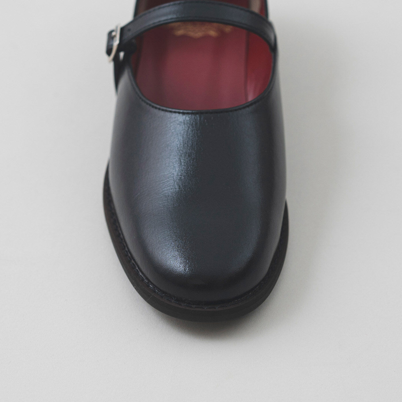 ＆Stories|靴デザイナーの理想で作った 職人本革のレジェルテシューズ〈ブラック〉