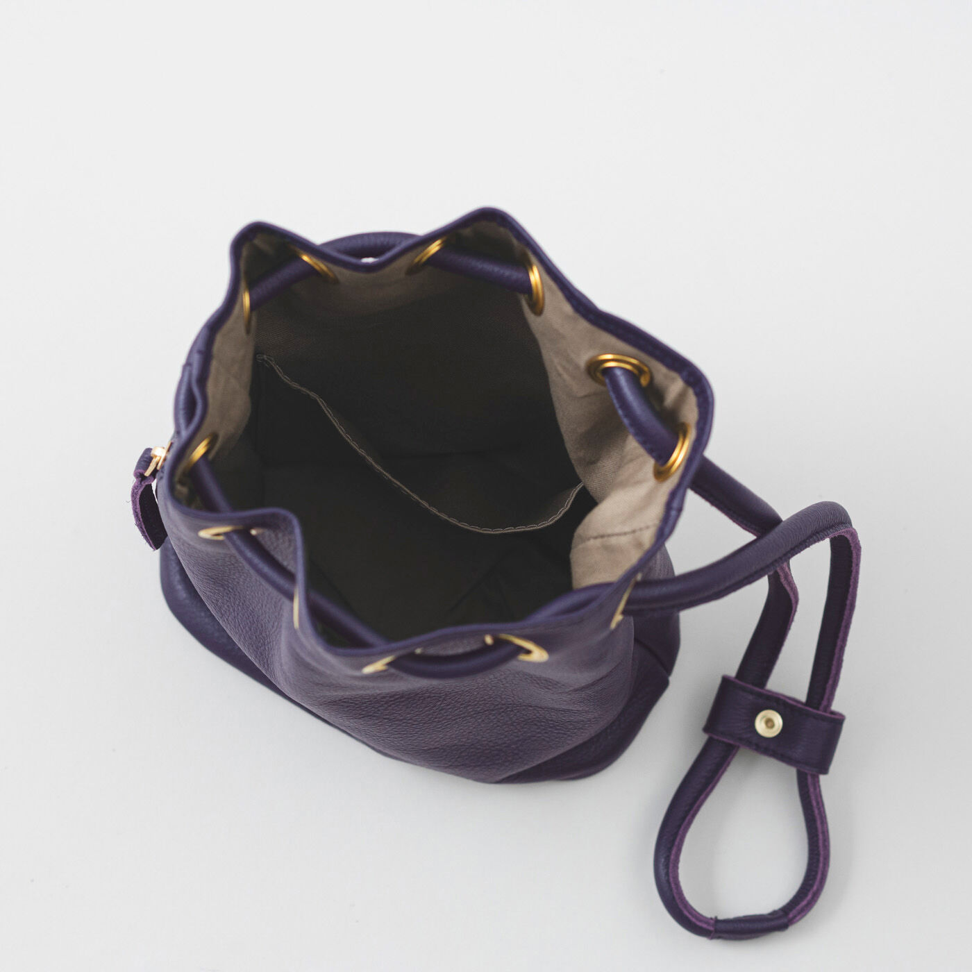 ＆Stories|福岡の鞄作家が作った 職人本革の巾着バッグ〈葡萄色〉