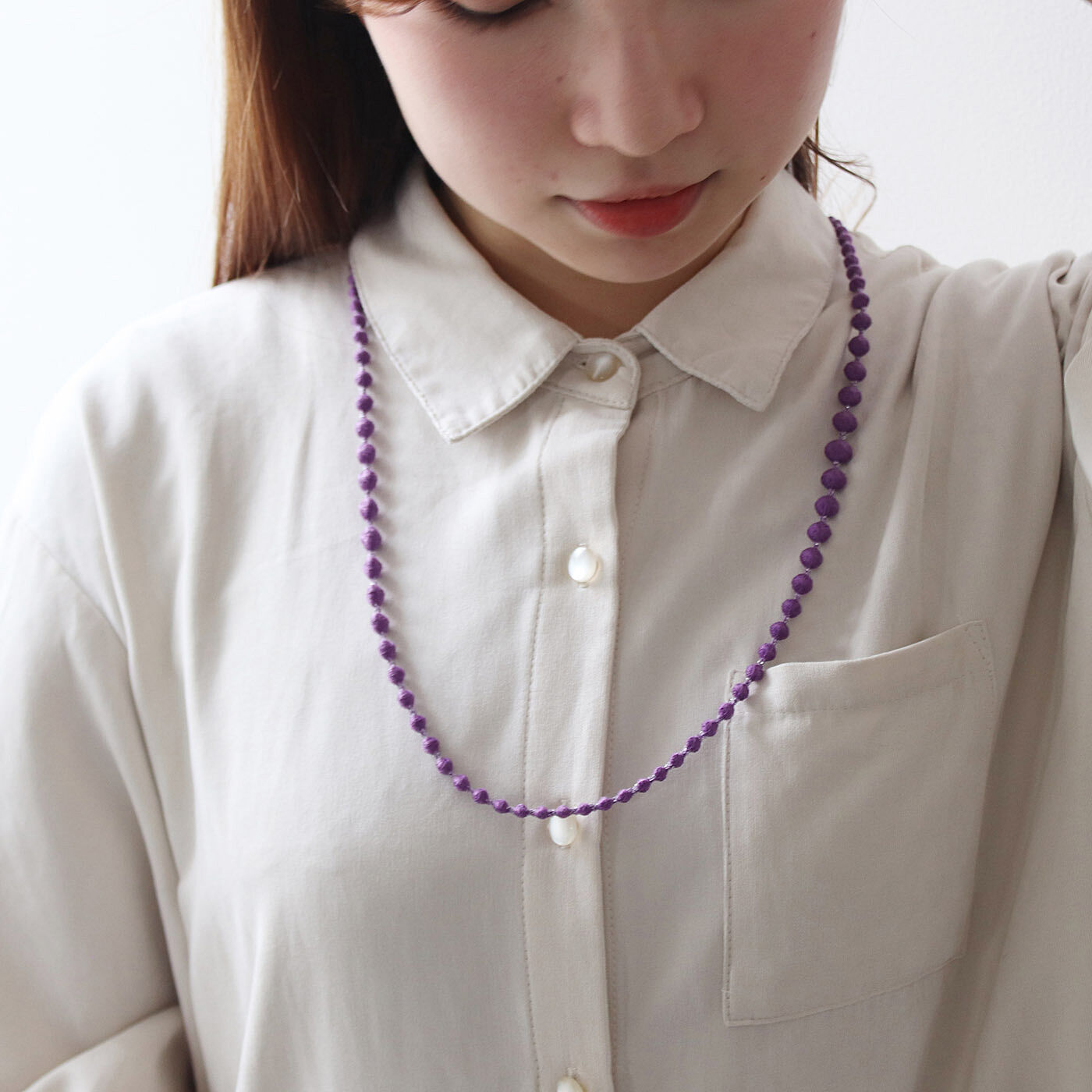 日本職人プロジェクト（Pre-order）|群馬の刺繍工房が作った　誕生石色の刺繍珠ネックレス〈アメジストパープル色・2月生まれ〉[日本製]