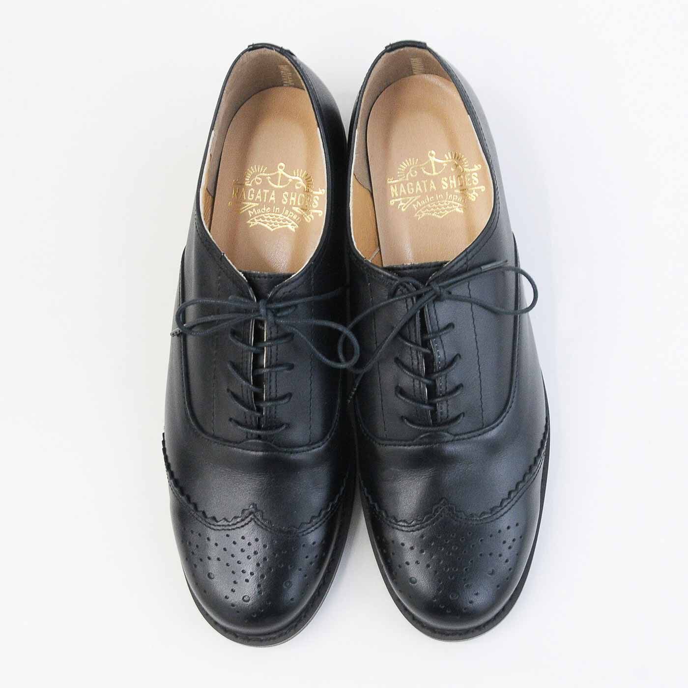 ＆Stories|長田靴職人が叶えた 本革ハーフウィングチップ〈ノアール〉[本革 靴：日本製]|モードな香りただようノアールは、合わせるものを選ばない万能な一足。足どり軽く、さっそうと歩くのが似合います。