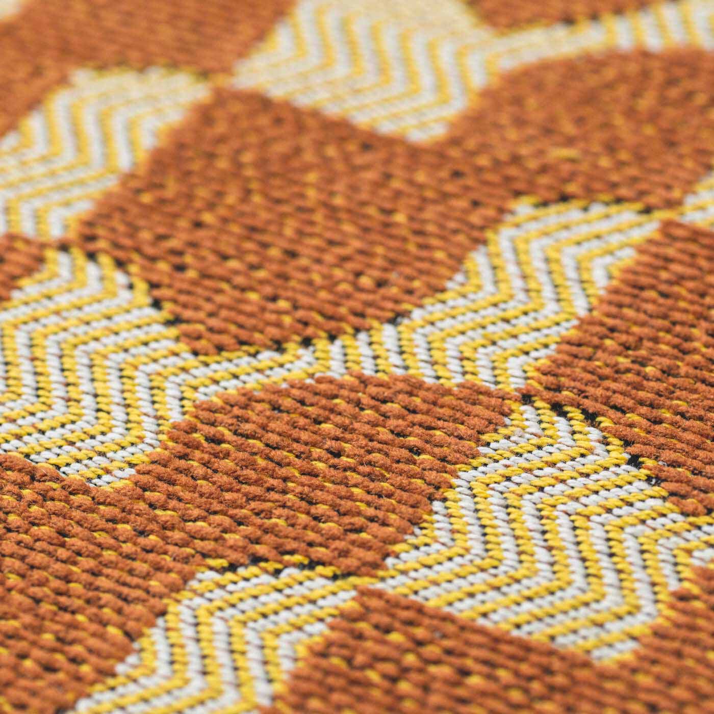 ＆Stories|テキスタイルデザイナーと家具職人が作った 播州ジャカード織のスツール〈レモンティー色〉|このスツールのために、世界的に活躍されるテキスタイルデザイナー・梶原加奈子さんへ新たにデザインを依頼し、椅子の張り地用の素材で織り上げました。