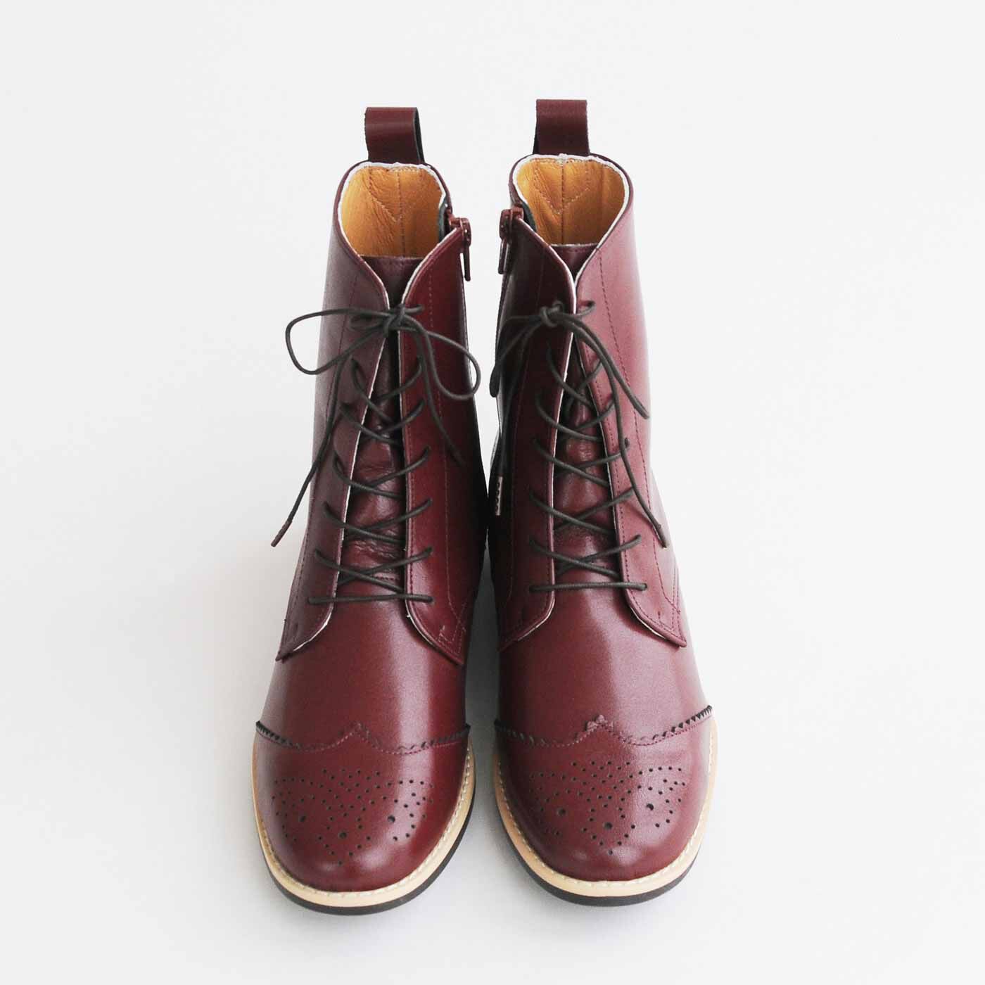 ＆Stories|長田靴職人が叶えた 理想の本革ウィングチップブーツ〈レッドブラウン〉[本革 ブーツ：日本製]|艶が美しいレッドブラウンはおしゃれな仕上がり。