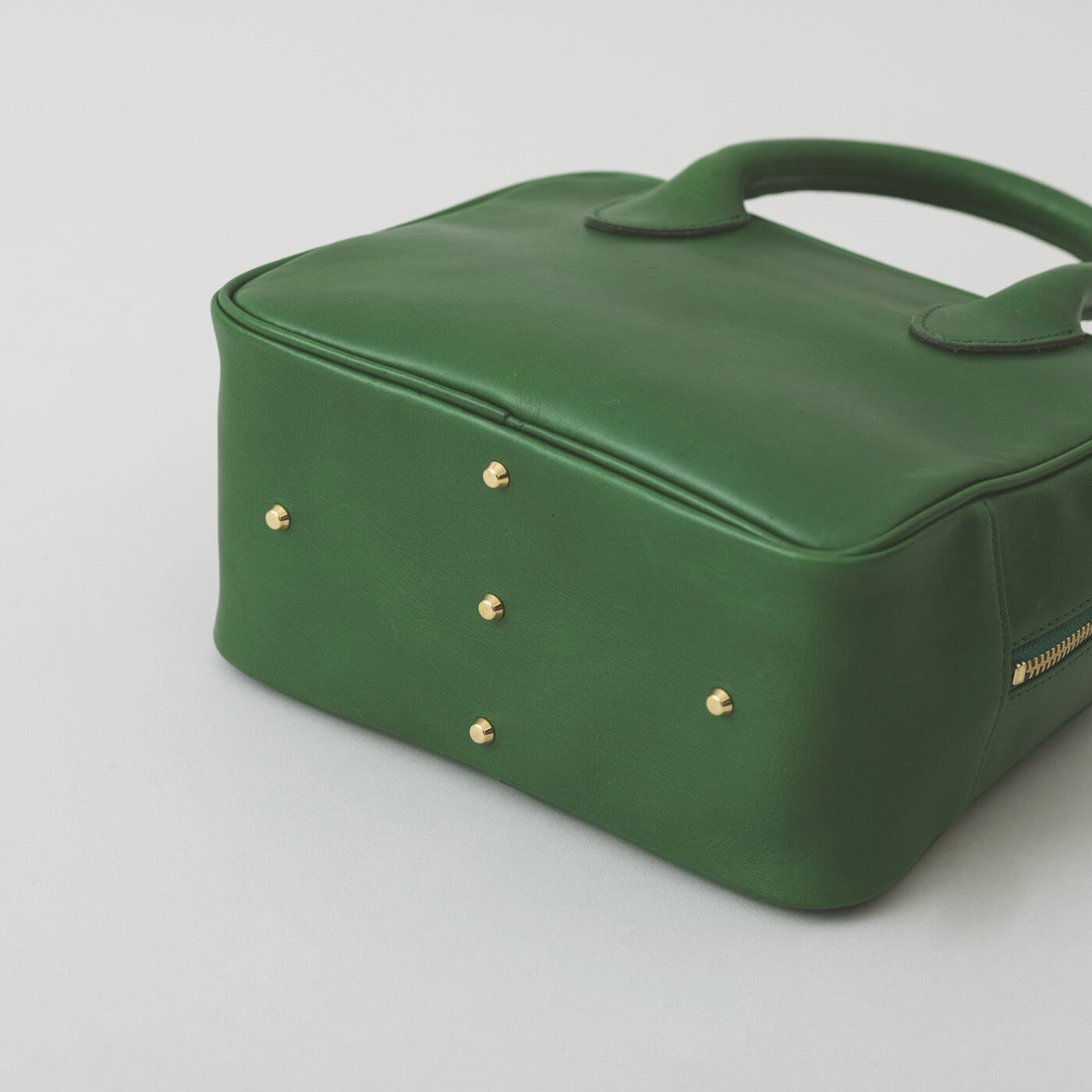 ＆Stories|プランナー山猫と鞄デザイナーが作った 職人本革のカレバッグ〈シーウィードグリーン〉
