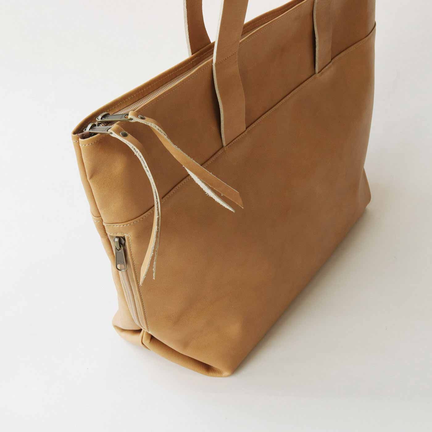 ＆Stories|プロダクトデザイナーと作った 職人本革のお仕事鞄〈ミルクティーベージュ〉[本革　鞄：日本製]|ダブルファスナータイプで使い勝手がいいです。
