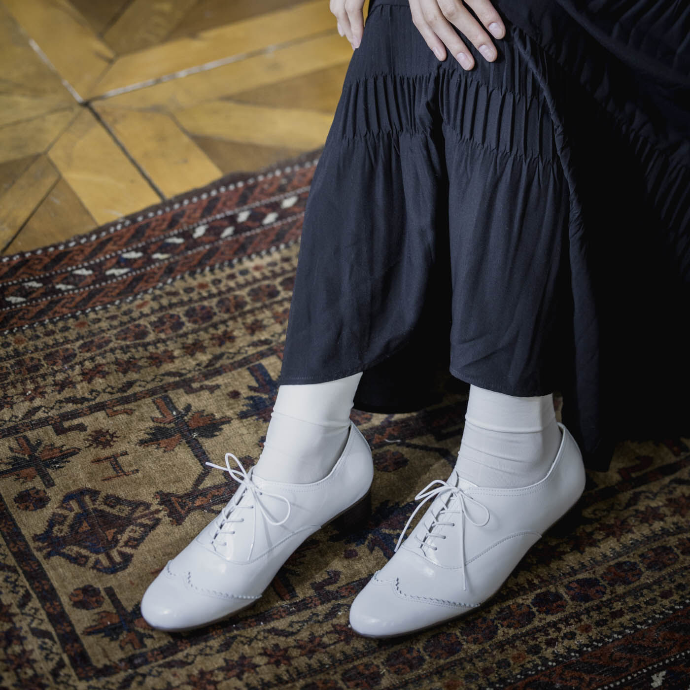 ＆Stories|長田の靴メーカーと作った 職人本革のエナメルレースアップシューズ〈ホワイト〉