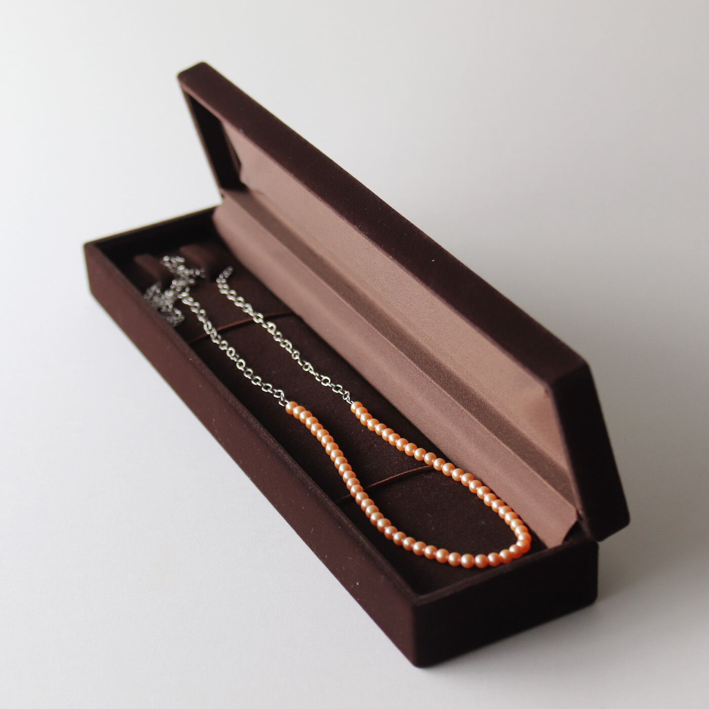＆Stories|神戸の老舗真珠メーカーと作った ピーチメルバパールのチェーンネックレス〈シルバー925〉|箱入りなのでギフトにも。