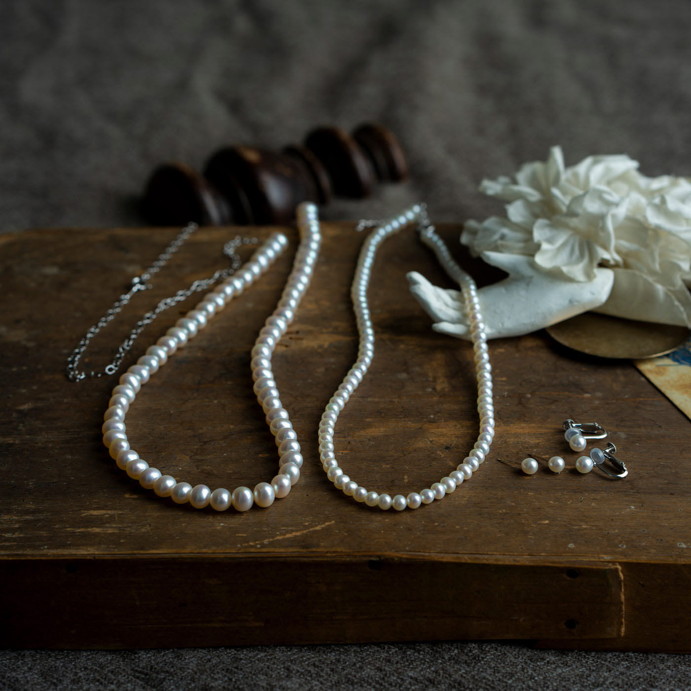 ＆Stories|神戸の老舗真珠メーカーが手掛けた 淡水パールのチェーンネックレス〈シルバー925〉|神戸の老舗真珠メーカーさんが用意してくれた貴重なパールアクセ達。大人のお洒落を楽しめるモノばかりです。