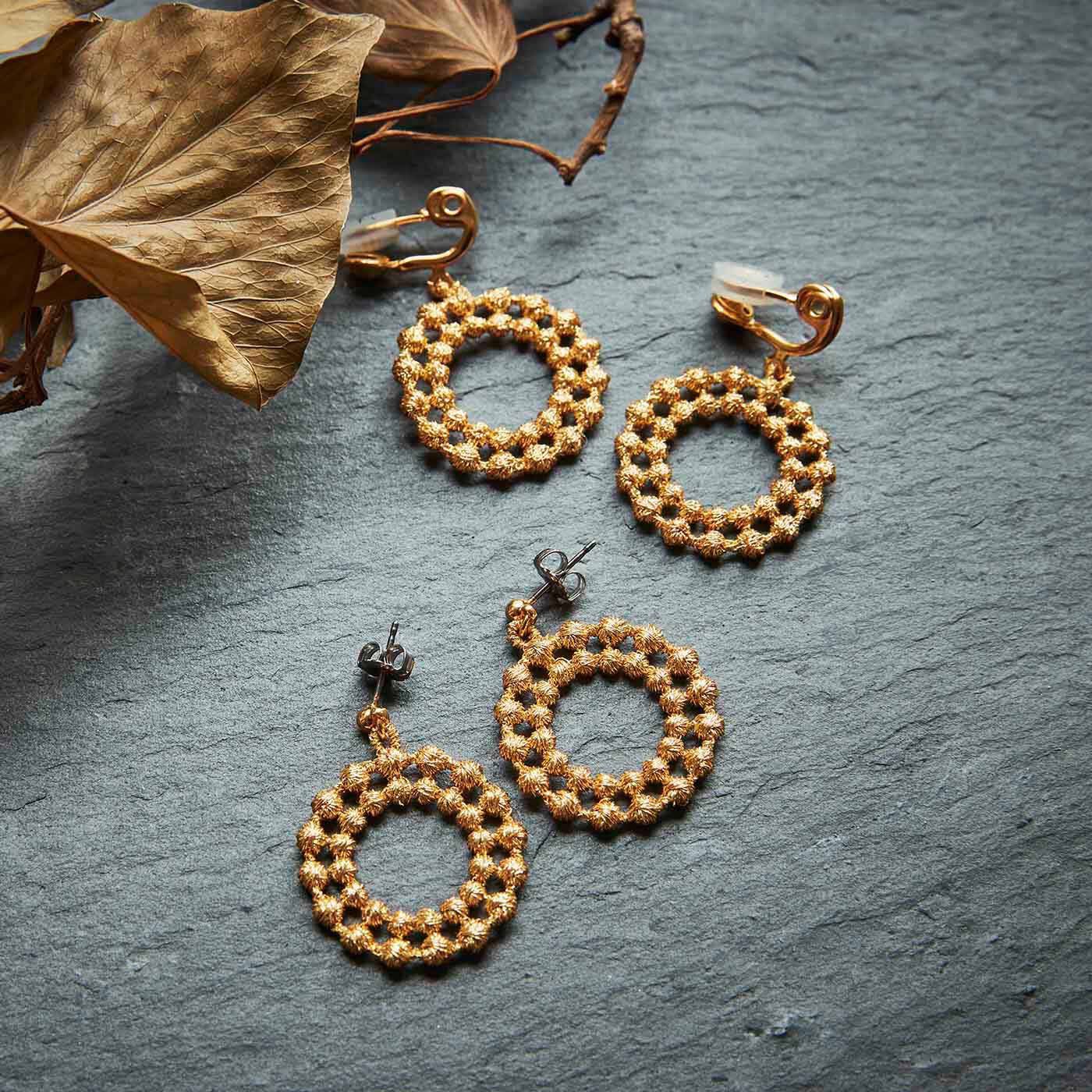 群馬の刺繍工房が作った 糸の宝石の耳飾り〈ゴールド色〉｜イヤリング