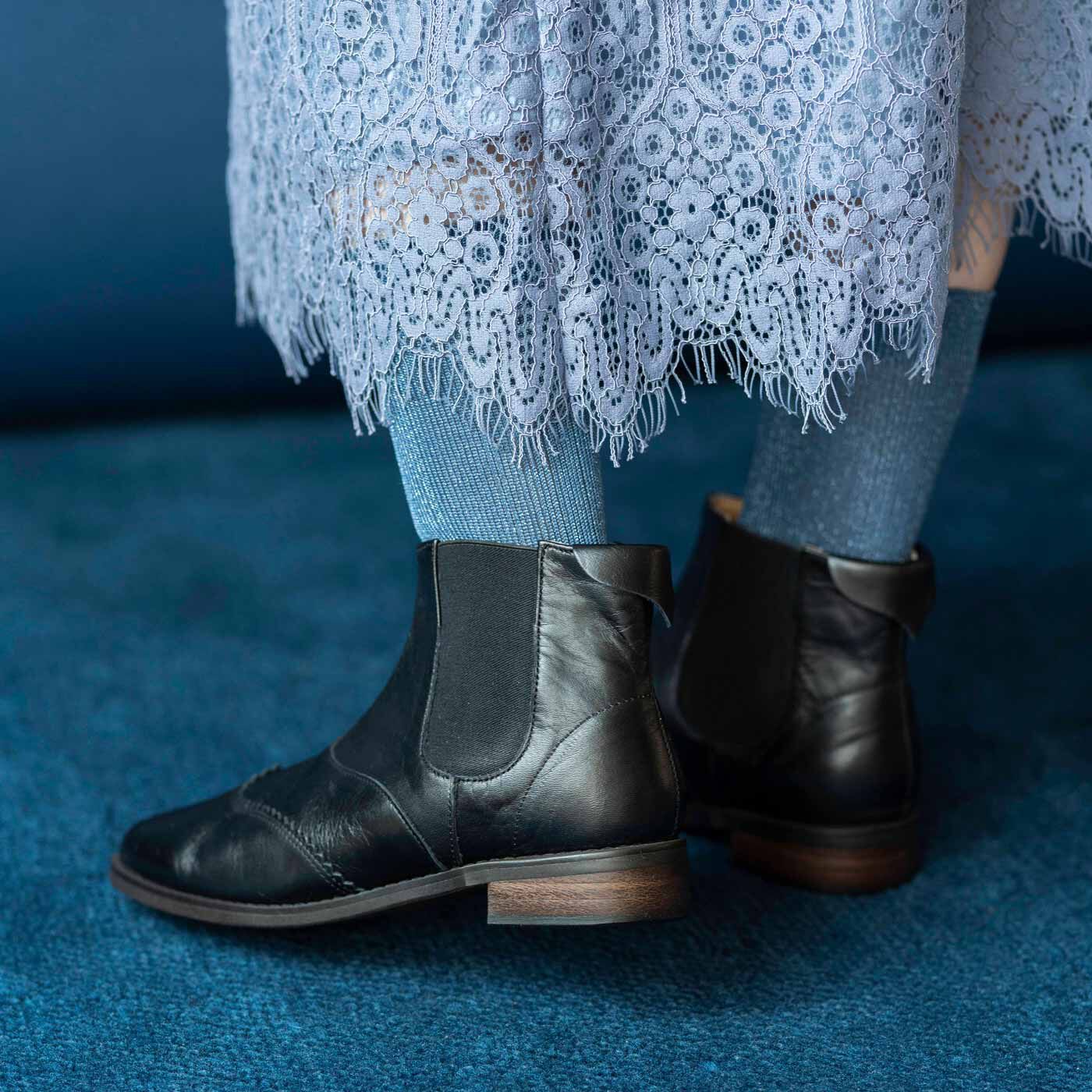 ＆Stories|長田靴職人の本革仕立て 凛々しいサイドゴア レザーブーツ〈ブラック〉[本革 ブーツ：日本製]|かかとを包む安心感のあるデザイン。