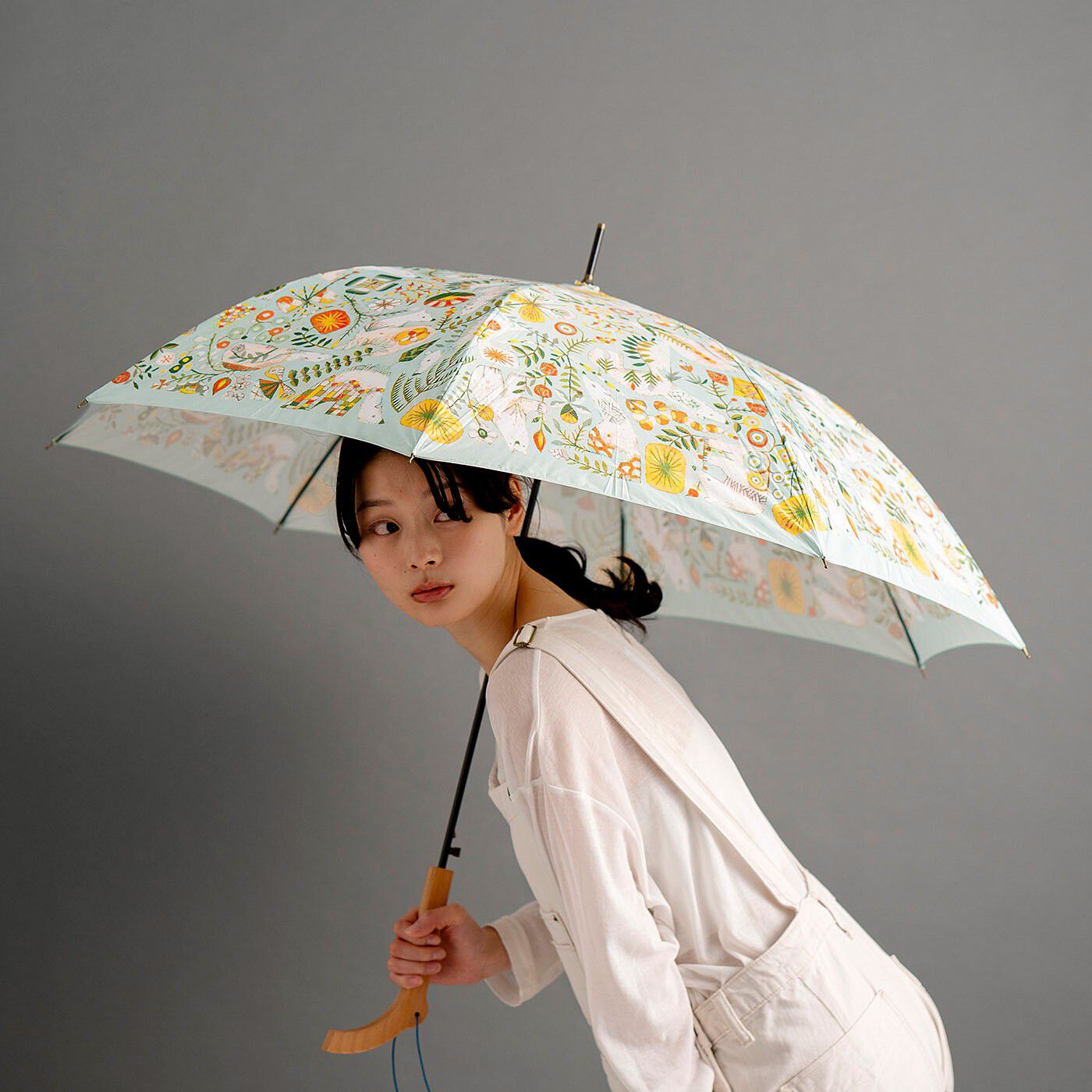 作家と木工職人が彩る 雨晴兼用アートなアンブレラ〈「しろくま