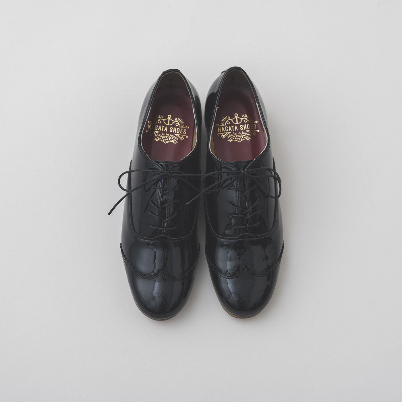 ＆Stories|長田の靴メーカーと作った 職人本革のエナメルレースアップシューズ〈ブラック〉
