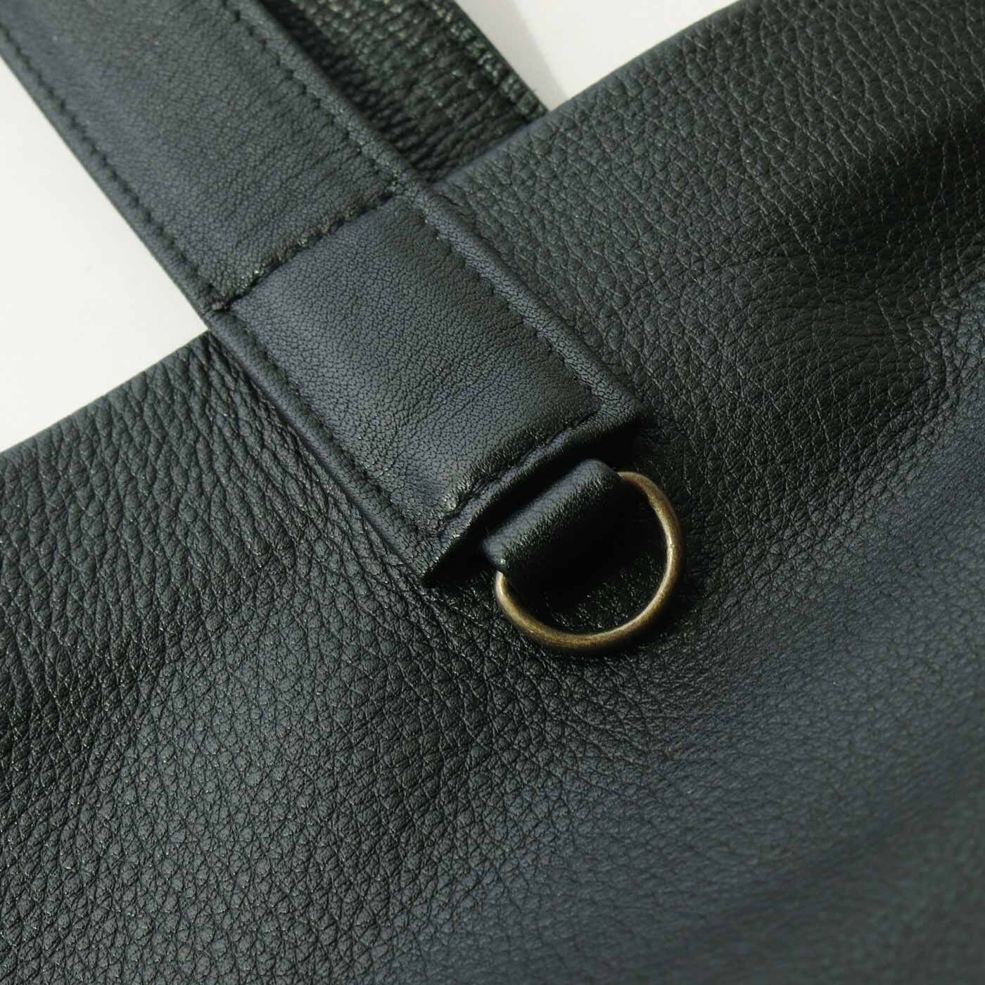 ＆Stories|福岡の鞄作家が作った 職人本革のホエールトートバッグ〈ブラック〉|キーリング金具付き。お手持ちのバッグチャームなどを付けてアクセントにしても素敵。