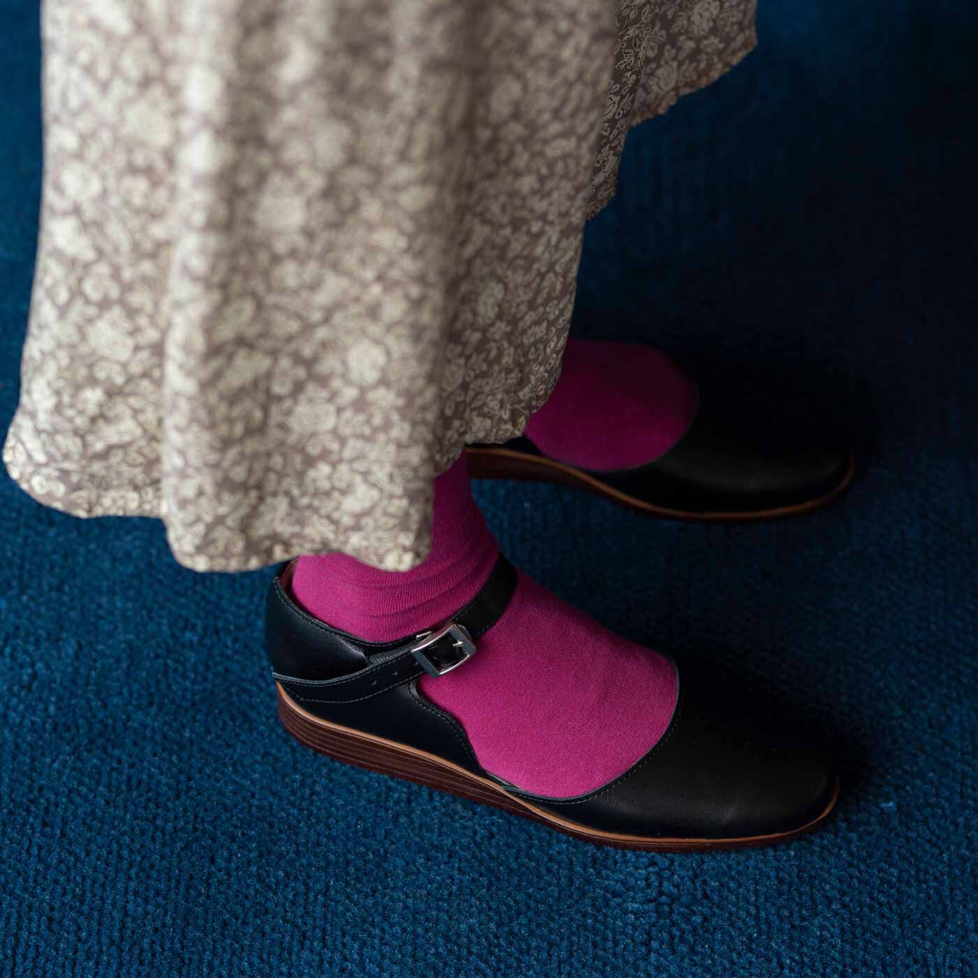 ＆Stories|長田靴職人が叶えた 本革ストラップトウシューズ〈ブラックキャット〉[本革 靴：日本製]|細身に見えて、実は幅広・甲高の足もすっぽり包み、フィットします。