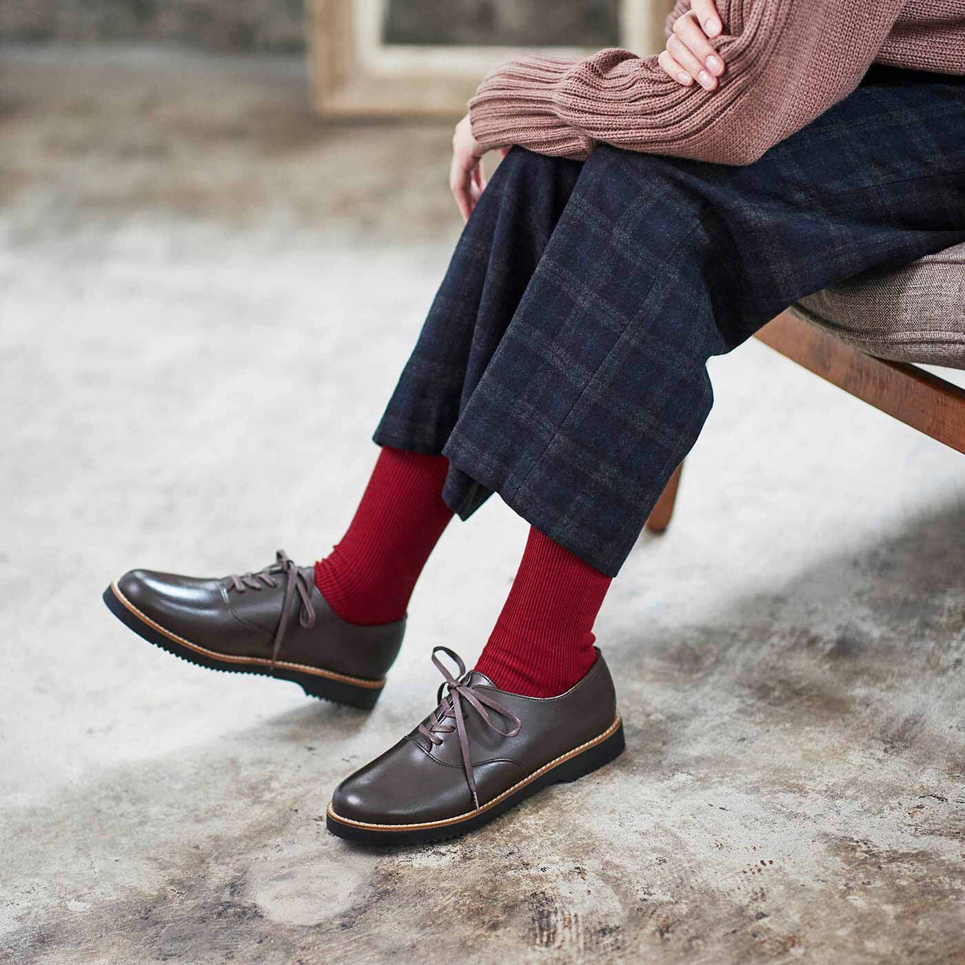 ＆Stories|長田の靴職人が作った 職人本革のポストマンシューズ〈ダークブラウン〉|甲高・幅広の足もすっぽり包み込み、クッション性のある履き心地で歩きやすさもばっちり。