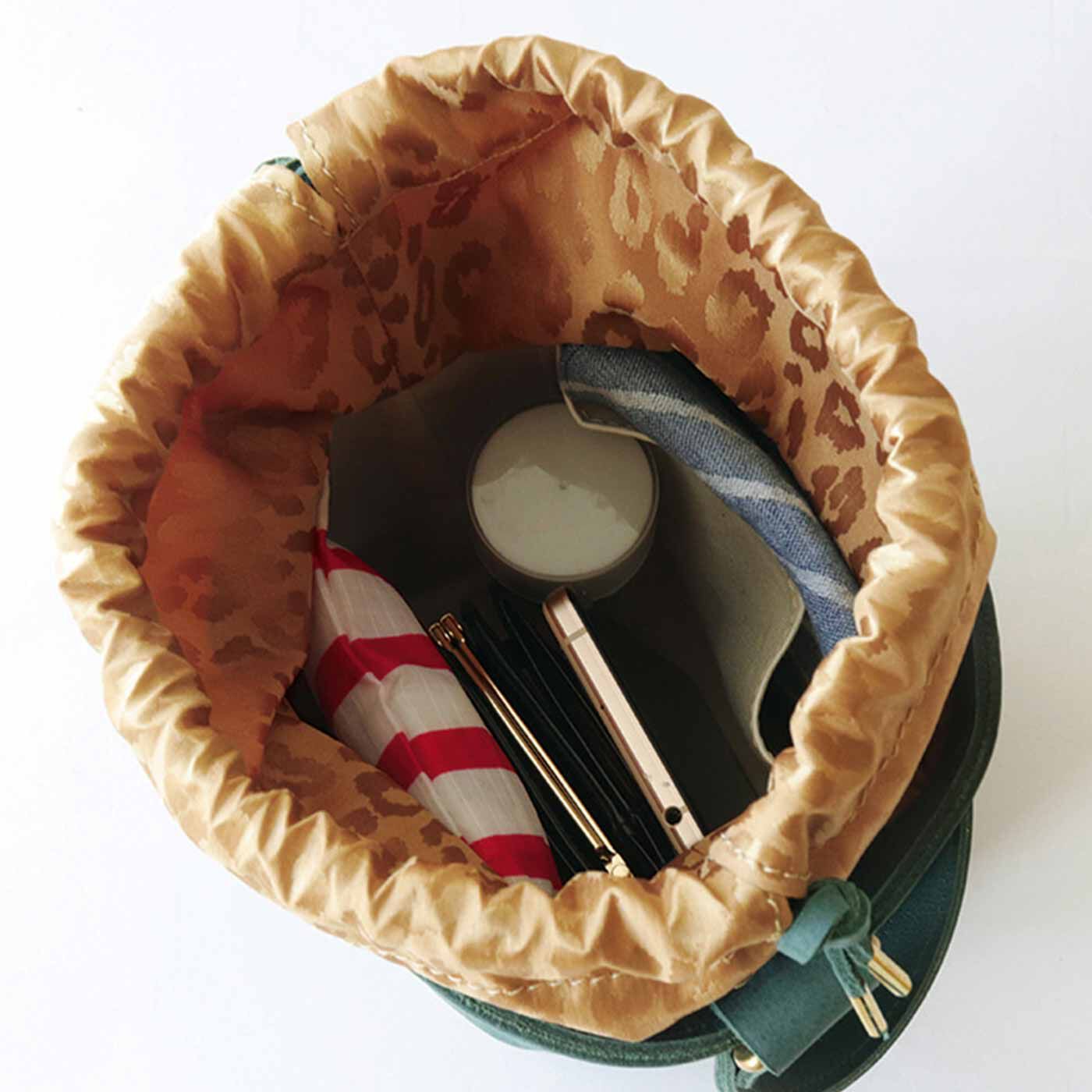 ＆Stories|福岡の鞄作家と作った 職人本革のシトゥルスバッグ〈ターコイズ〉[本革　鞄：日本製]|お財布、ポーチ、小さめの水筒も入ります。