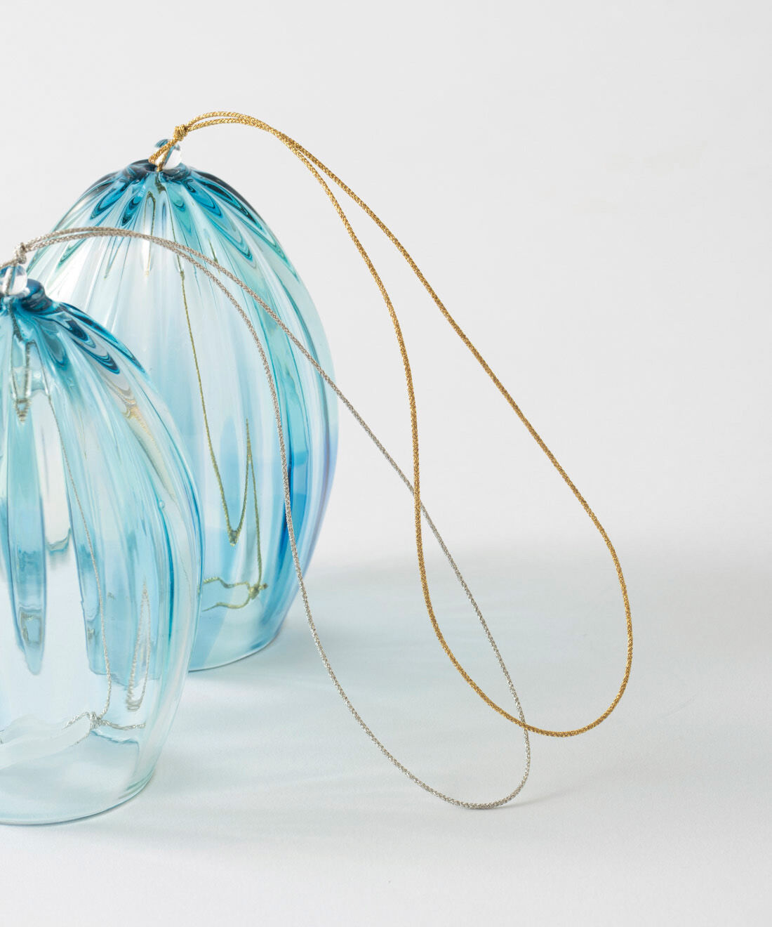 ＆Stories|小田原のガラス職人が作った 幻想的な海のグラテーションを閉じ込めた 宙吹き風鈴〈ラグーンブルー〉[日本製]