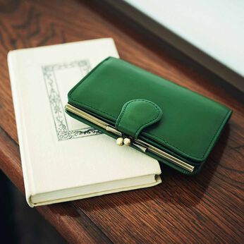 ＆Stories | 職人本革のがま口付き折り財布〈レトログリーン〉