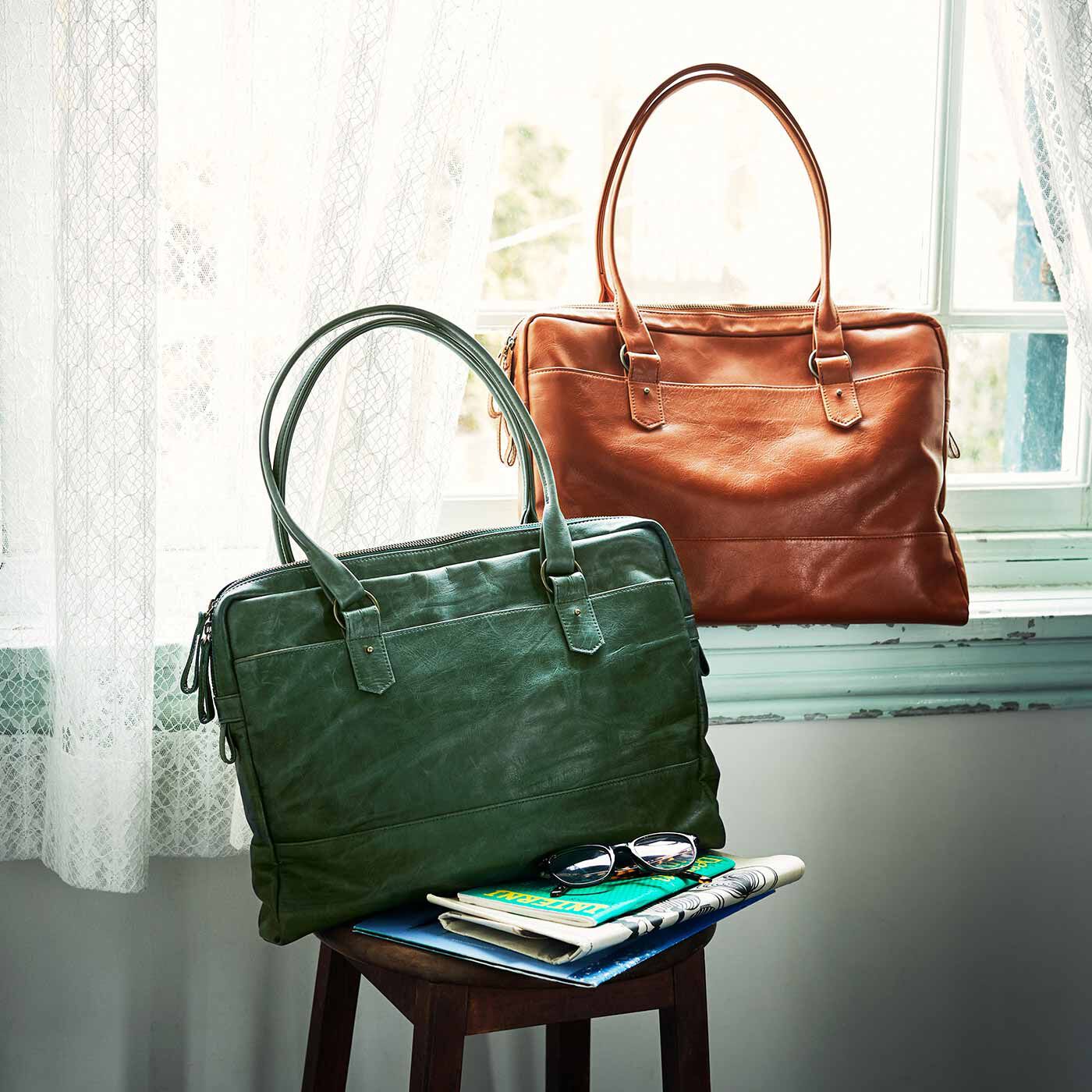 ＆Stories|鞄デザイナーと作った 職人本革のブリーフバッグ〈ブリリアントターコイズ〉[本革　鞄：日本製]|革に絞り加工を施した鮮やかなターコイズグリーンモデルとスタンダードなキャメルモデルの2種類があります。