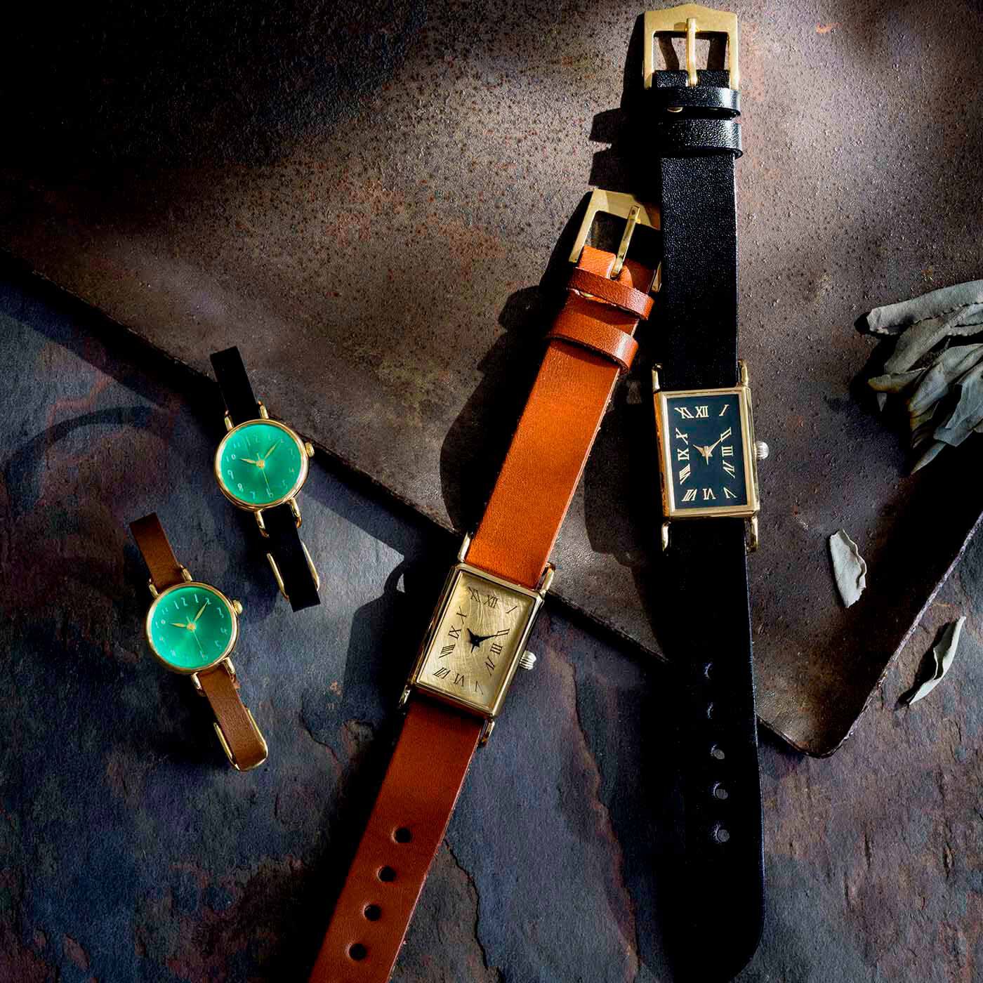 ＆Stories|金沢の時計職人が手掛けた　聖なる森の翠色に見惚れる腕時計〈ブラック〉|職人さんが一点ずつ丁寧に作る、人の手から生まれたあたたかみが感じられる時計です。