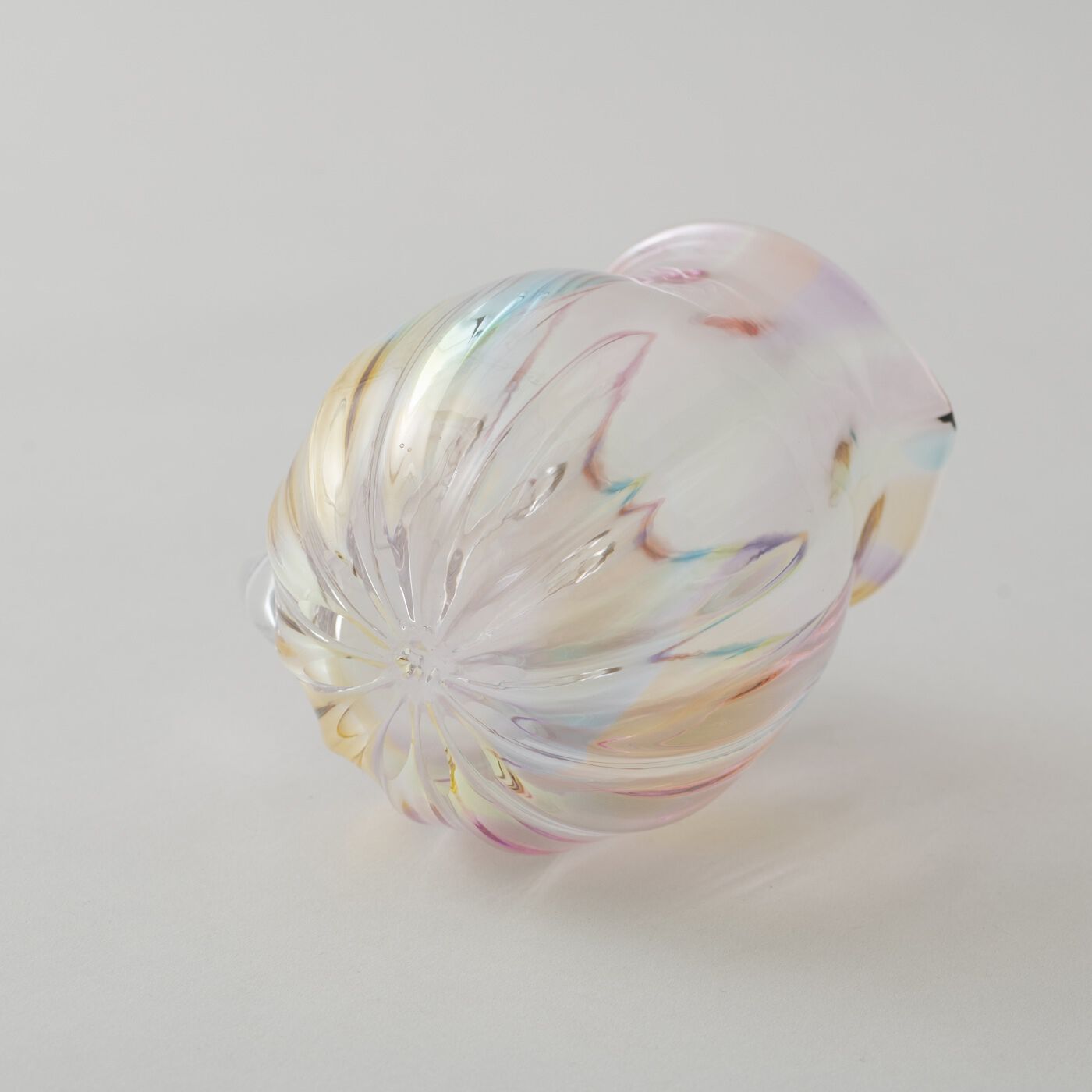 ＆Stories|小田原のガラス職人が作った　オーロラが溶け込んだ宙吹きピッチャー