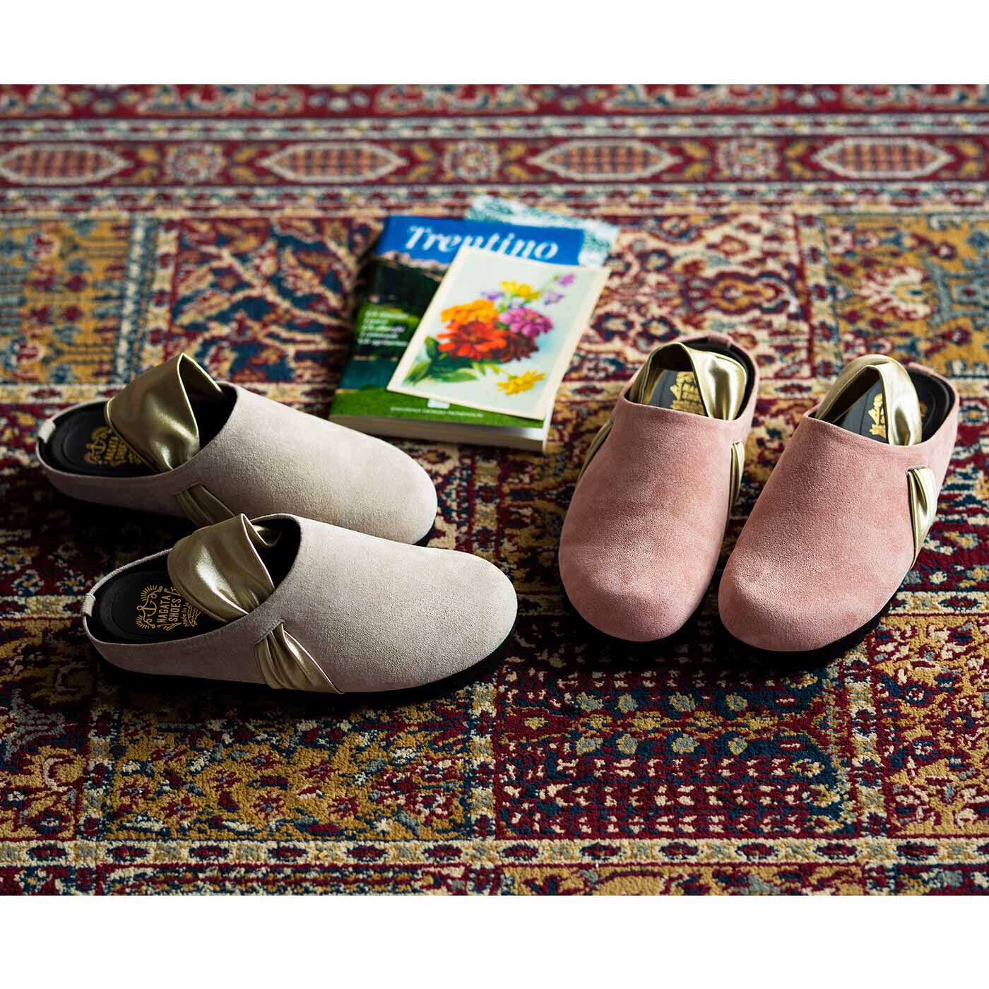 ＆Stories|長田の靴職人が作った 職人本革のパニーニサボシューズ〈ストロベリー〉|大人っぽい2色展開。左：アイスホワイト　右：ストロベリー