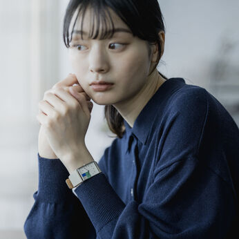 ＆Stories | 金沢職人白銀比に見惚れる腕時計〈スノー・ＷＨ〉