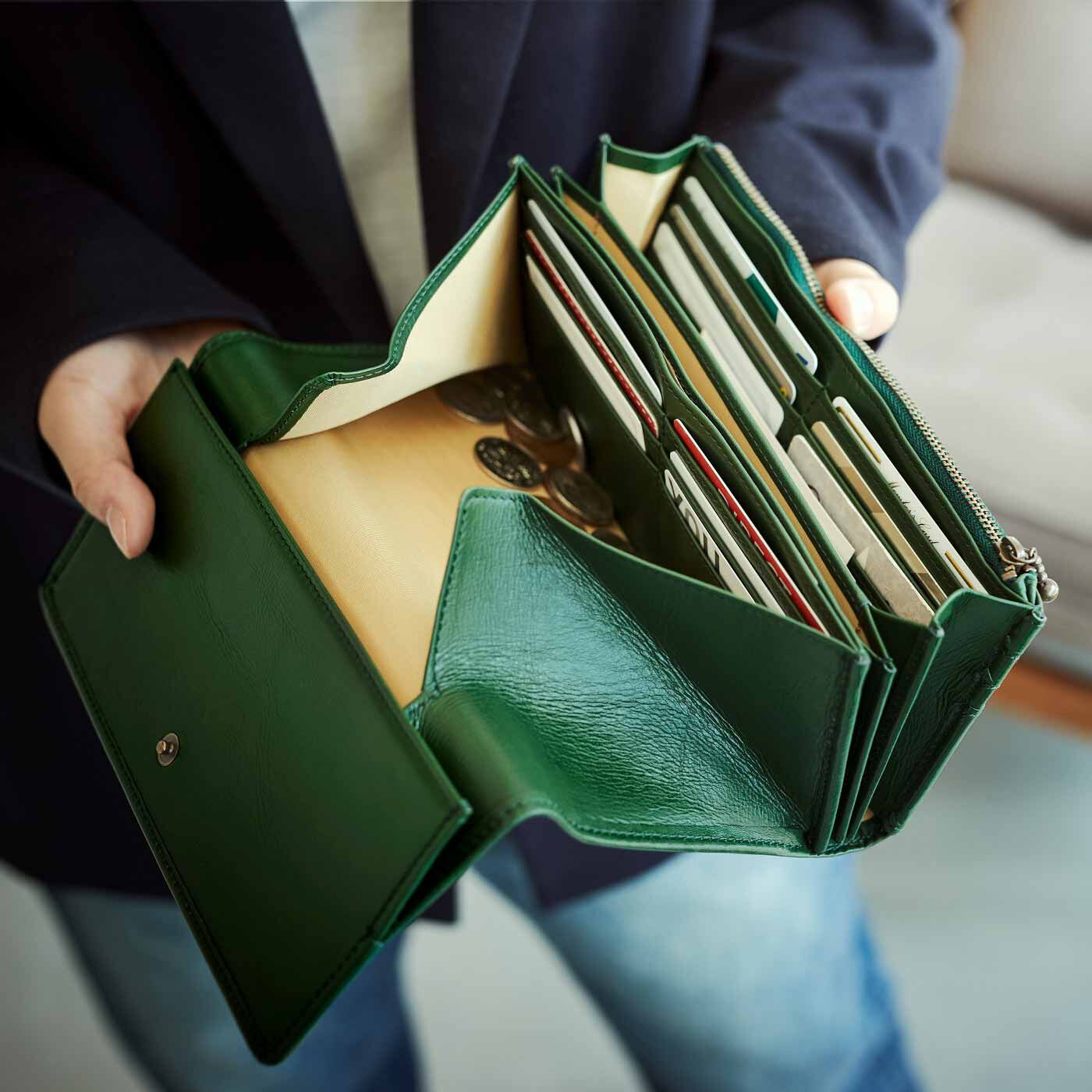 ＆Stories|財布職人と作った 職人本革のギャルソンウォレット〈レトログリーン〉[本革 財布：日本製]|大人気のエチューデントバッグと同じレザーで誂たギャルソン財布です。