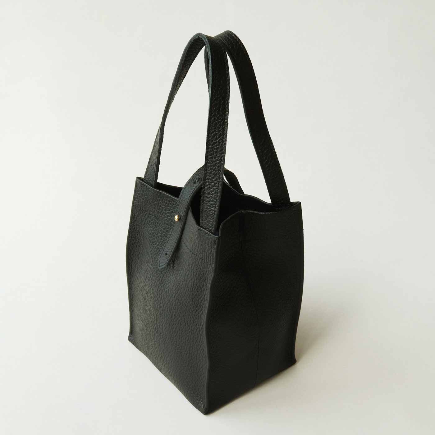 ＆Stories|福岡の鞄作家が作った 職人本革のミルクボトルトートバッグ〈ブラック〉|底まちが広いからお弁当を入れてもOK。