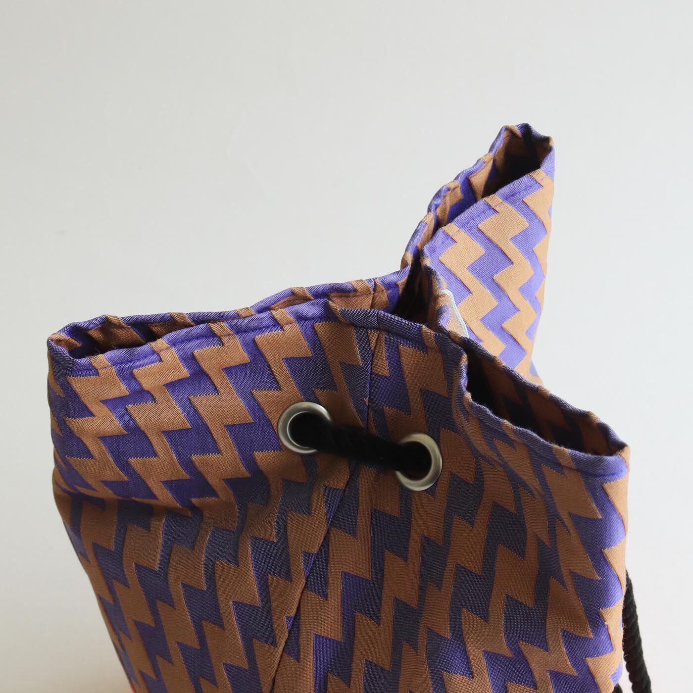 ＆Stories|テキスタイルデザイナーと作った 播州織のダズリングバッグ〈サンセット〉