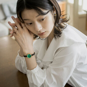 ＆Stories | 金沢職人聖なる森の翠色に見惚れる腕時計　ブラック