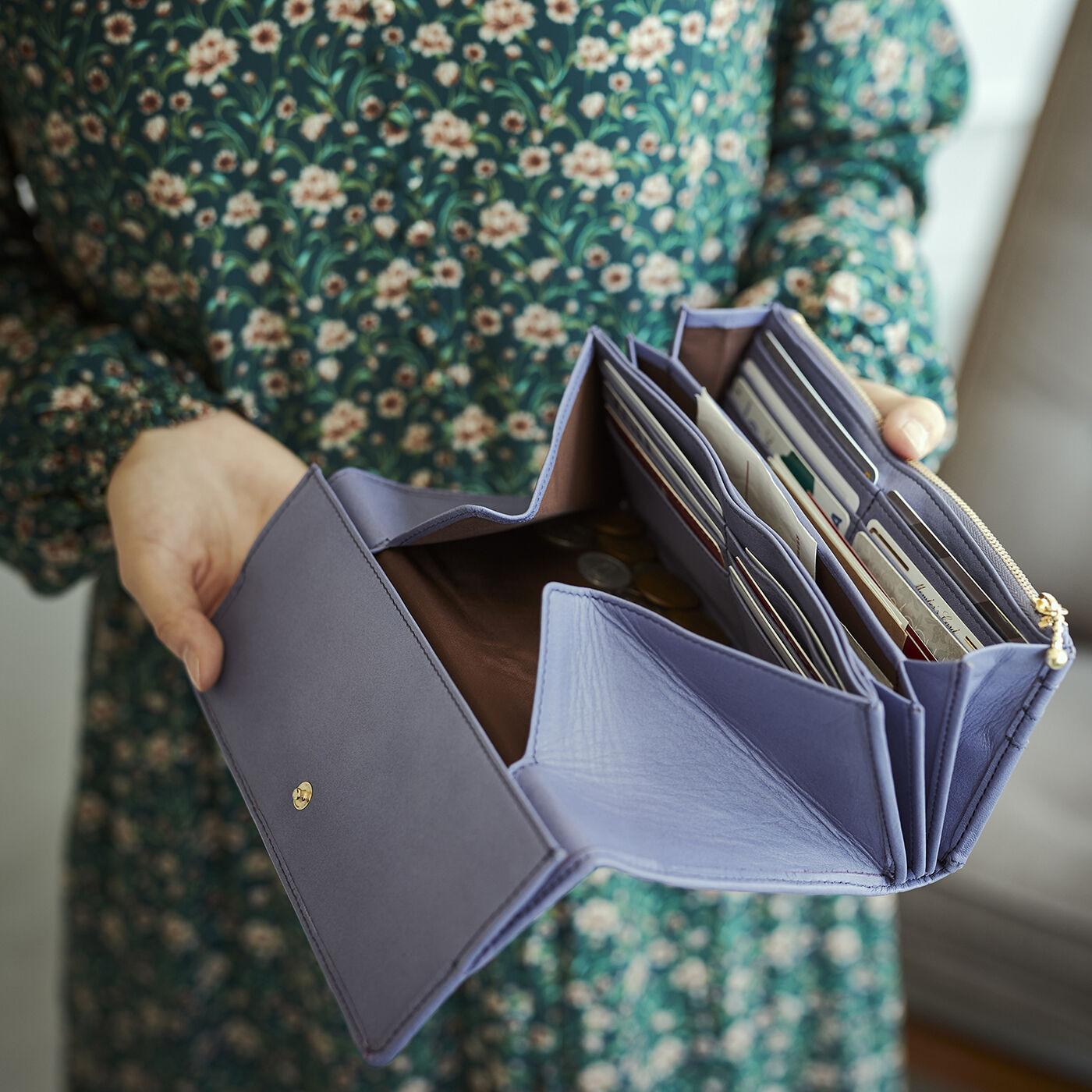 ＆Stories|財布職人と作った 職人本革のギャルソンウォレット〈ラベンダー〉[本革 財布：日本製]|大人気のエチューデントバッグと同じレザーで誂たギャルソン財布です。