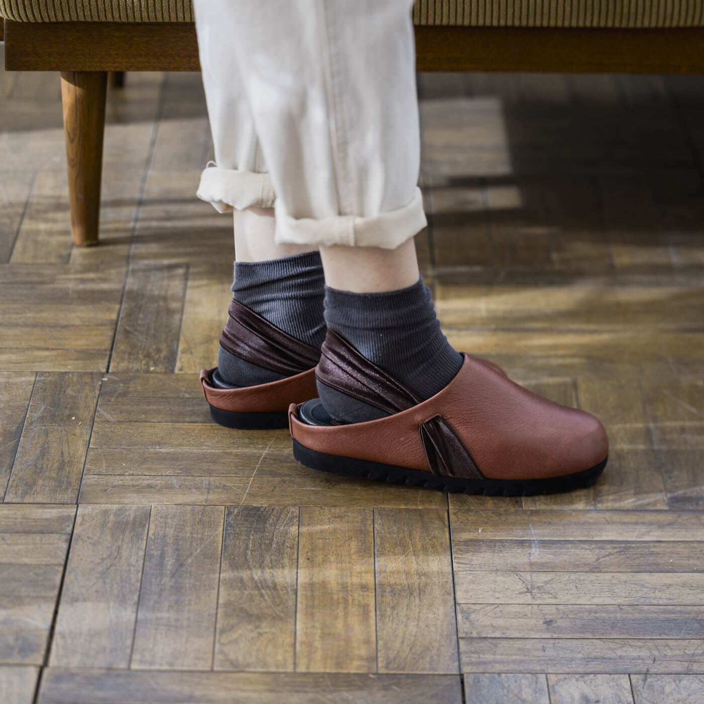 ＆Stories|長田の靴職人が作った 職人本革のパニーニサボシューズ〈レッドブラウン〉
