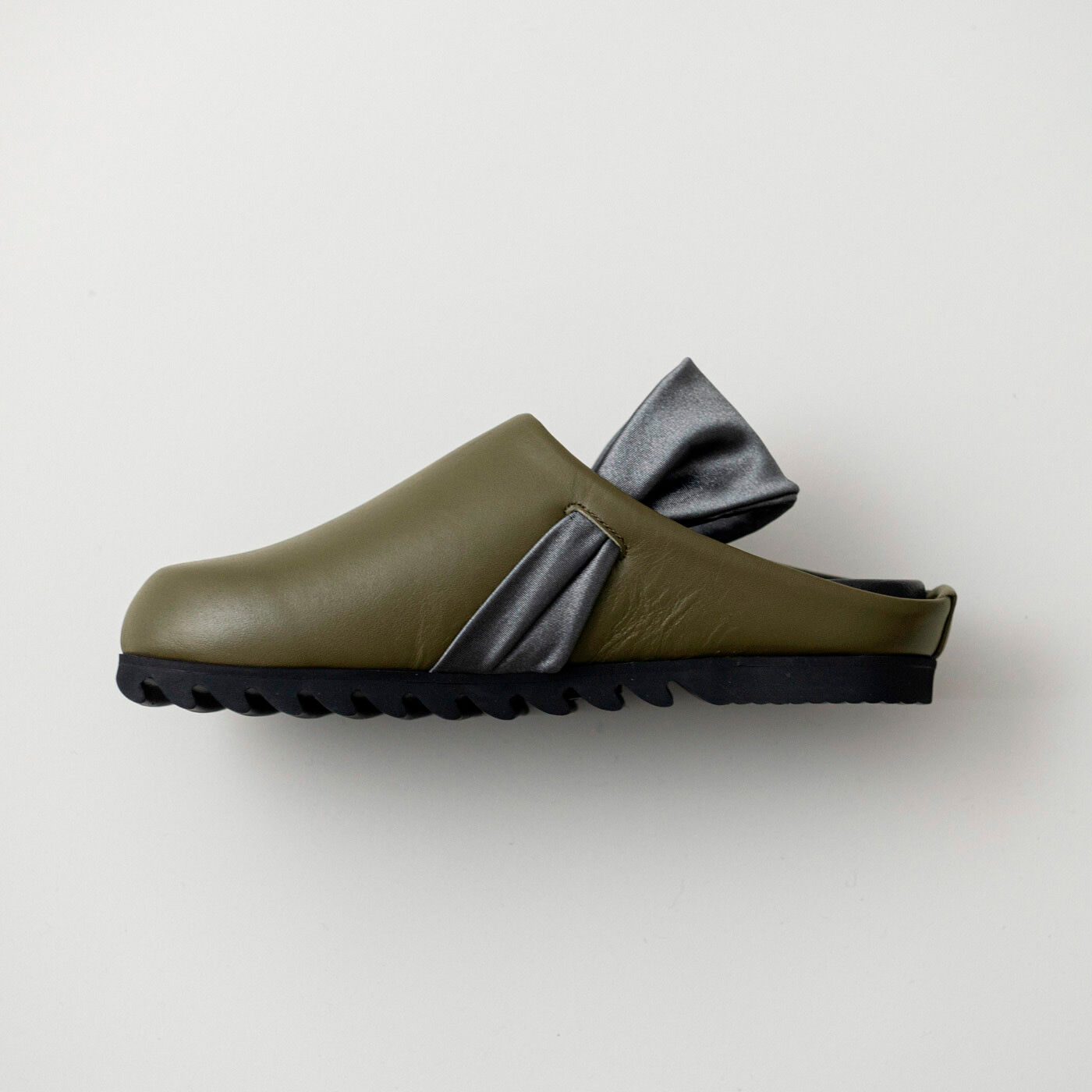 ＆Stories|長田の靴職人が作った　職人本革のパニーニサボシューズ〈オリーブ色〉