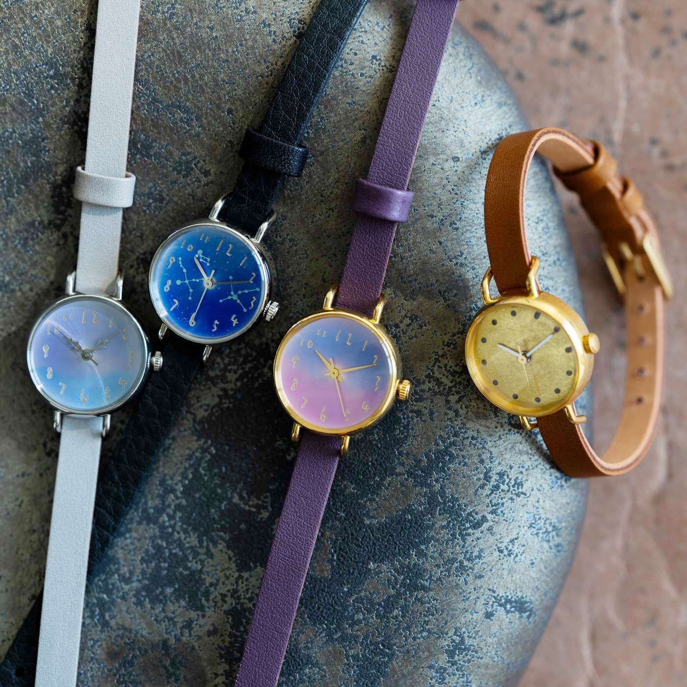 ＆Stories|金沢の時計職人が手掛けた　朝焼けに見惚れる腕時計〈マルベリーパープル〉|職人さんが一点ずつ丁寧に作る、人の手から生まれたあたたかみが感じられる時計です。