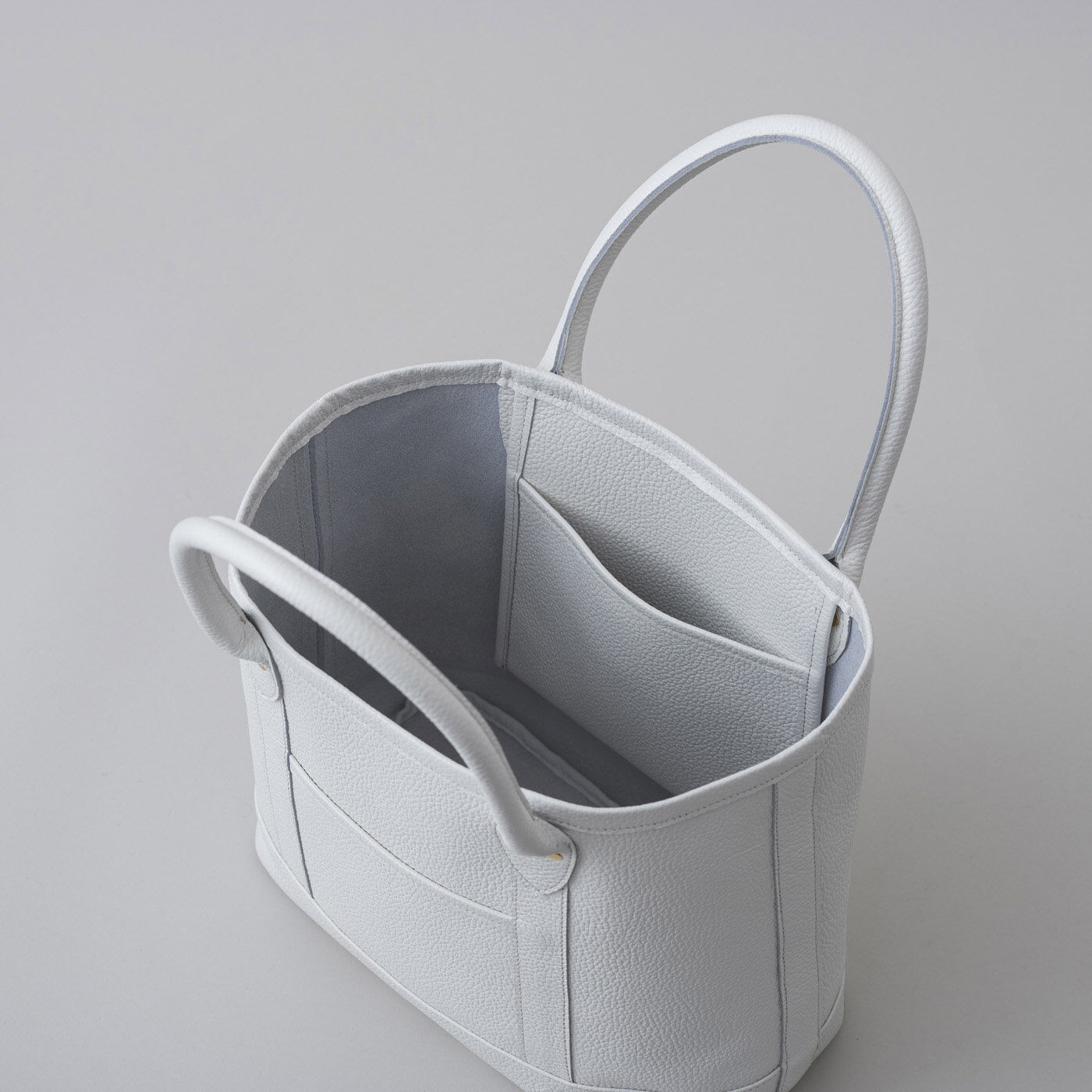 ＆Stories|プランナーMOEと鞄デザイナーが作った 職人本革のパリっ子バッグ〈ホワイト〉