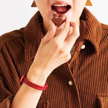 幸福のチョコレート | チョコの未来を応援するカカオ色本革ブレスレット