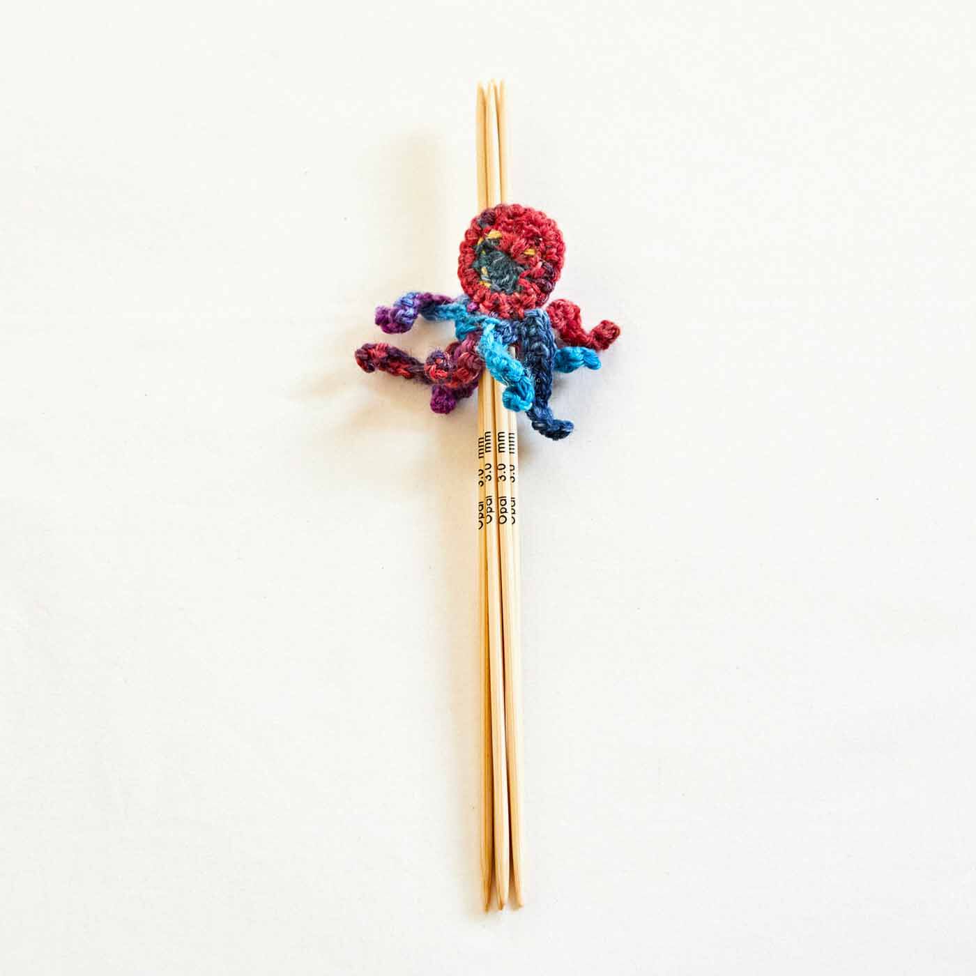 Couturier special|タコちゃん付き5本棒針（3ｍｍ）|気仙沼のお母さんが手編みした、針ホルダーにもなる「ちびタコちゃん」付き。