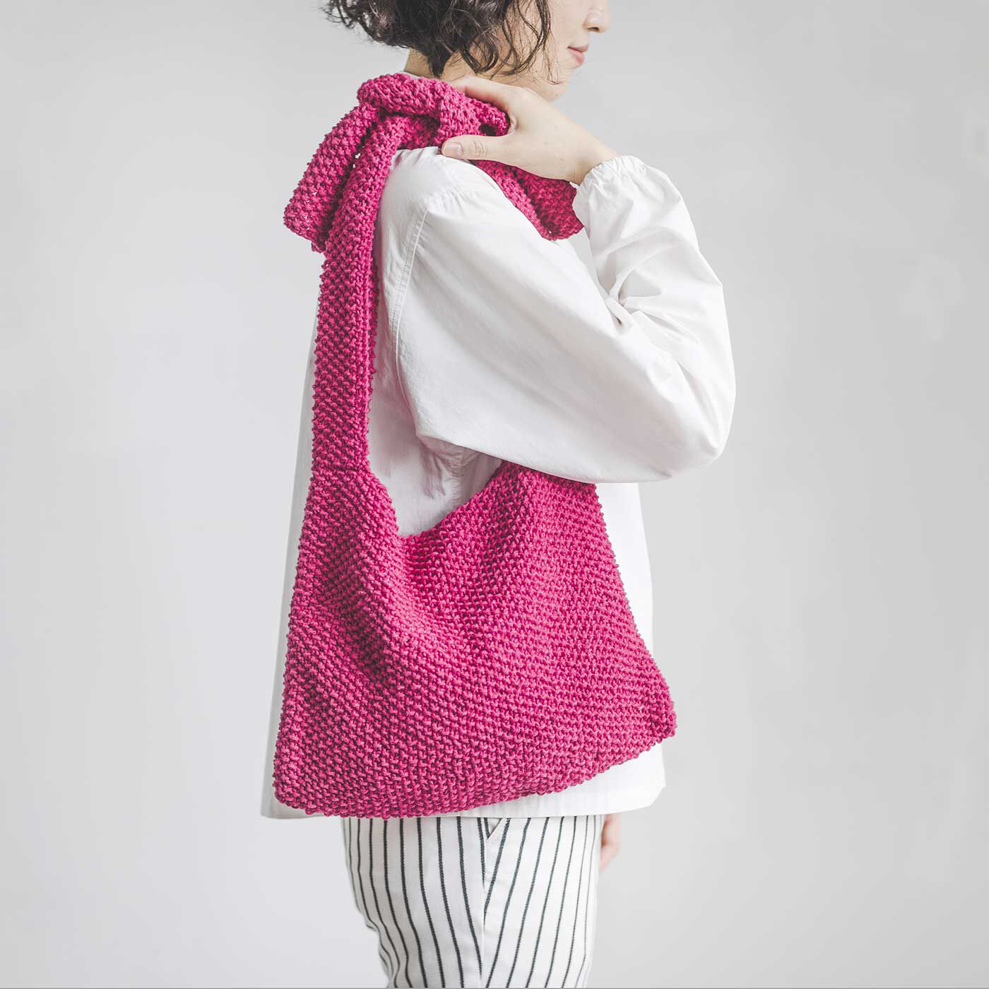 Couturier special|ＤＭＣ　エコバルバンテで編む　かのこ編み肩かけバッグキット|1.チェリーの作品例です。