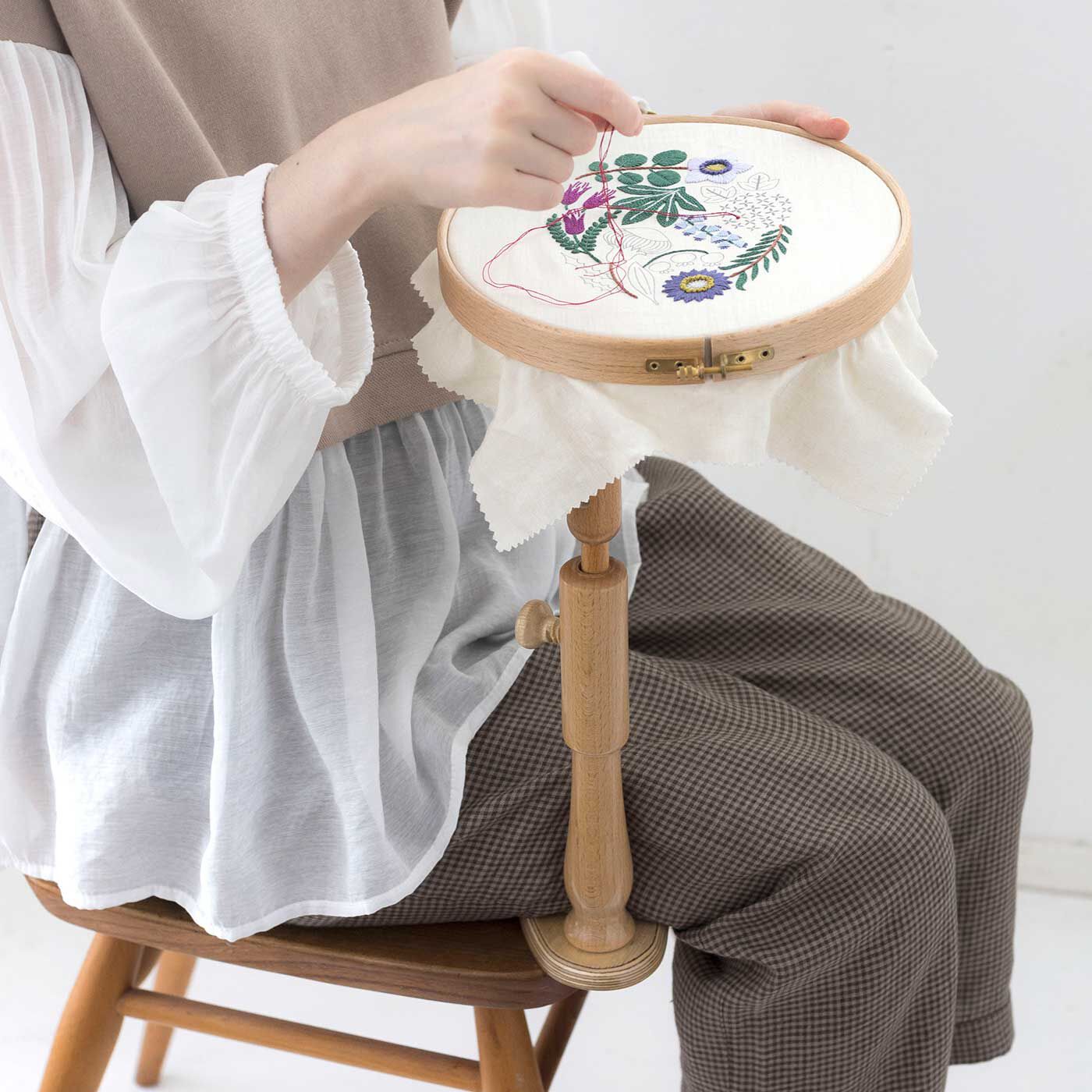 ♦専用♦アンティーク オーバルリボンフレーム   枠のみ   クロス刺繍付き Quikaboo 刺繍枠 四角 オートクチュール 刺繍スタンド 刺しゅう