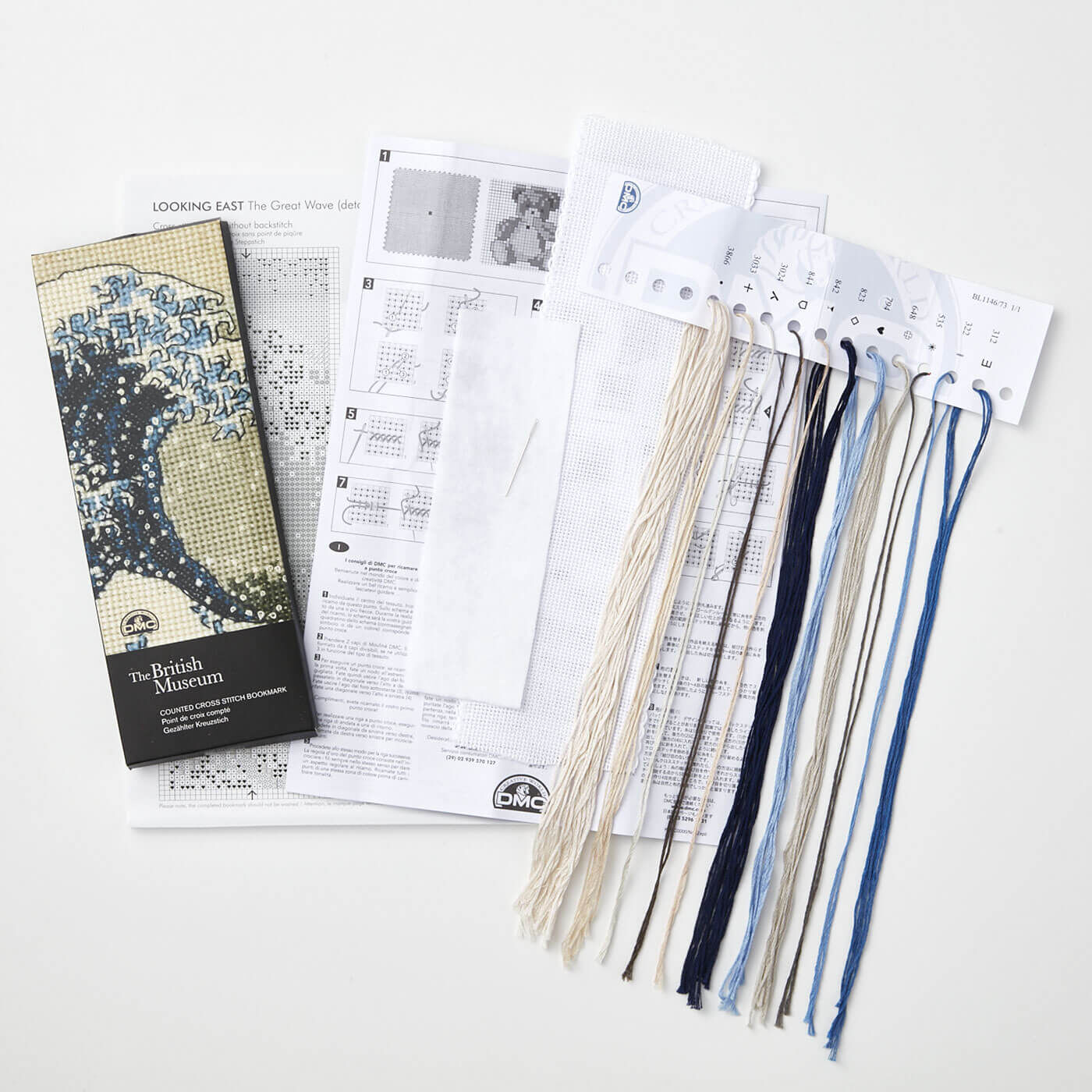 クチュリエスペシャル|DMC×大英博物館　葛飾北斎「神奈川沖浪裏」（小）クロスステッチキット|お届けキットの一式です。　※パッケージのデザインは変更になる可能性があります。