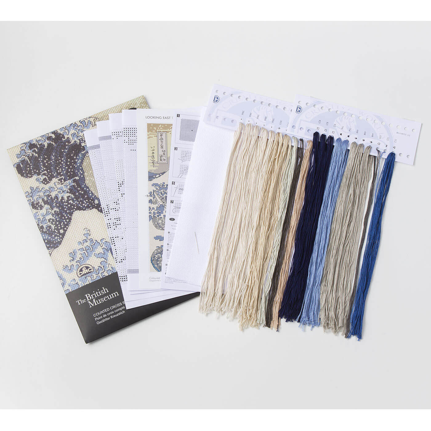 Couturier special|DMC×大英博物館　葛飾北斎「神奈川沖浪裏」（大）クロスステッチキット|お届けキットの一式です。　※パッケージのデザインは変更になる可能性があります。