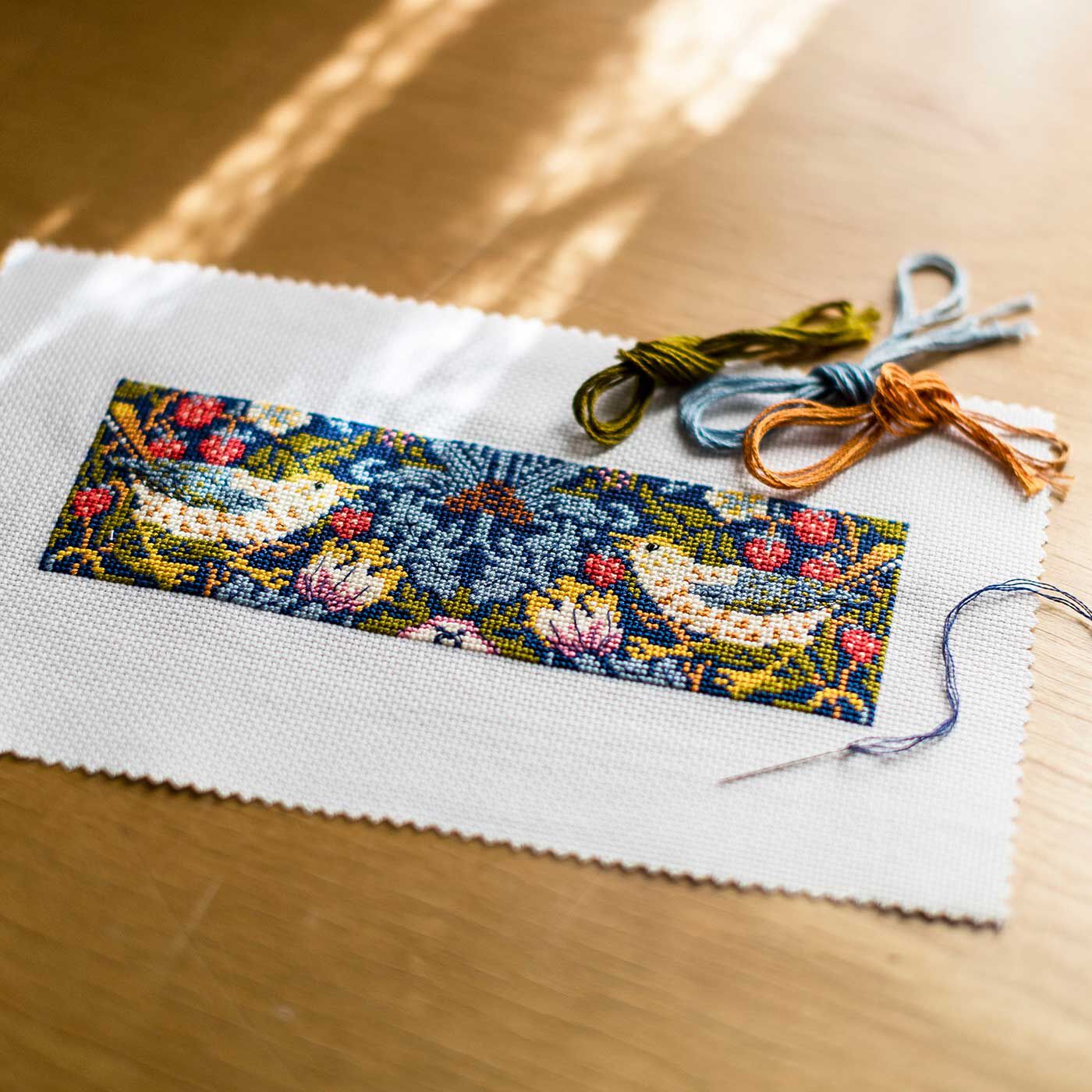 ウィリアムモリス　いちご泥棒　手作り刺繍　額付 ウィリアムモリス いちご泥棒 手作り刺繍 額付