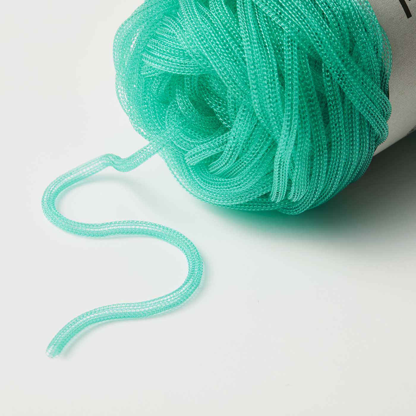 Couturier special|ネオンカラーがまぶしいミニバッグが編める　新触感糸ＴＵＢＥとミニブック「ＰａｔｔｅｒｎｓＮｏｔｅ」|細いナイロン糸を筒状に編み上げた糸。