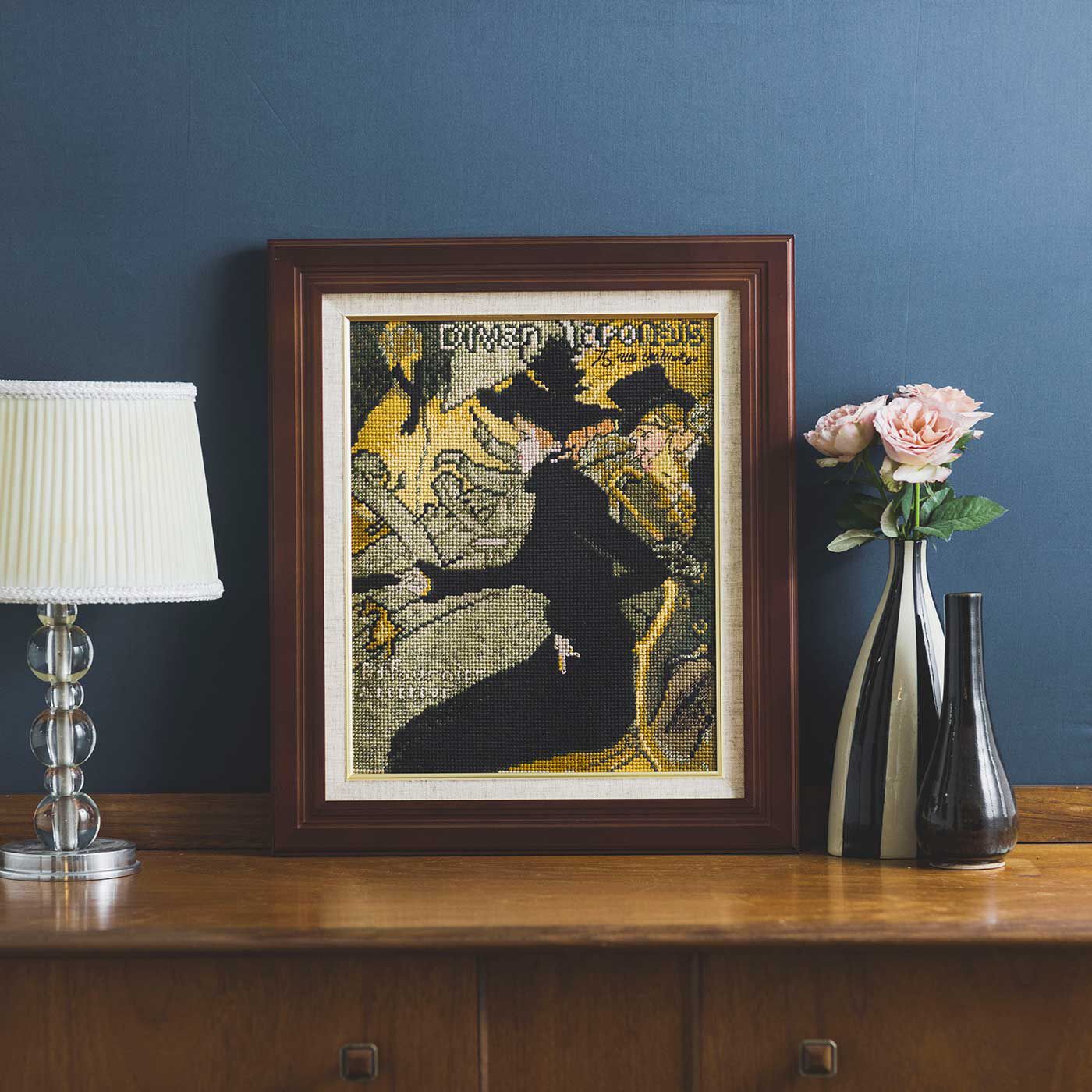 Couturier special|高級感あふれる　ブラウンの長方形フレーム|ロートレックの「ル・ディヴァン・ジャポネ」のクロスステッチ作品を飾るのにぴったりの大きさです。