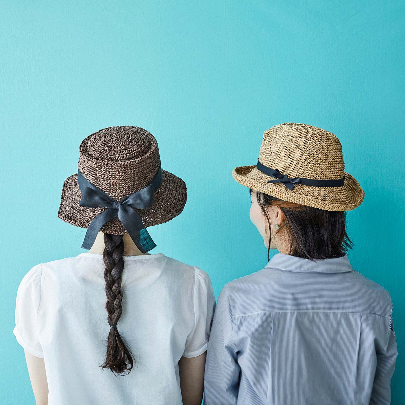 Couturier special|帽子が編める　ナチュラルカラーのＳＡＳＡＷＡＳＨＩ糸とミニブック「ＰａｔｔｅｒｎｓＮｏｔｅ」|2パターンの形から選んで作っていただけます。（左）グルーブキャノチェ・色：ダークブラウン/（右）中折れつば広ハット・色：ライトブラウン