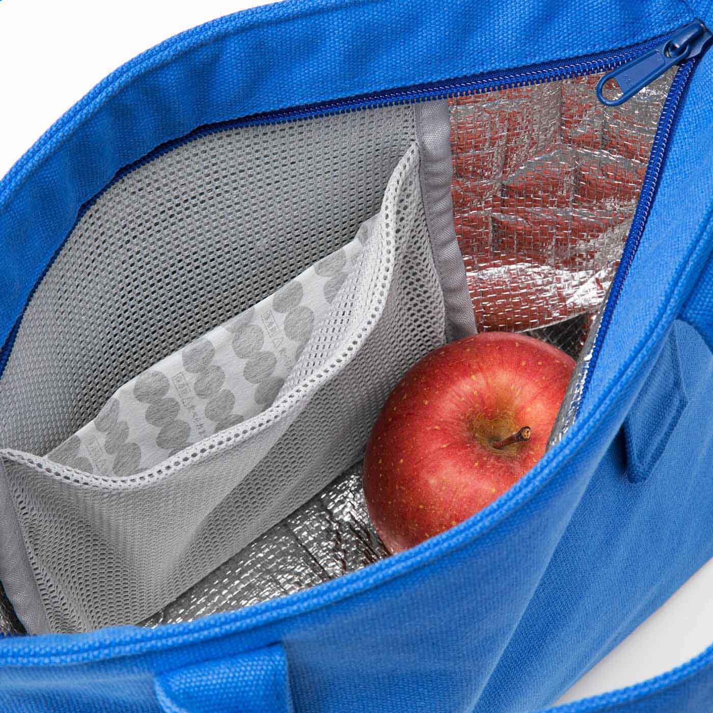 SeeMONO|保冷保温機能がうれしい フレンチブルーの帆布バッグ|内側に保冷剤が入るメッシュポケット付き。