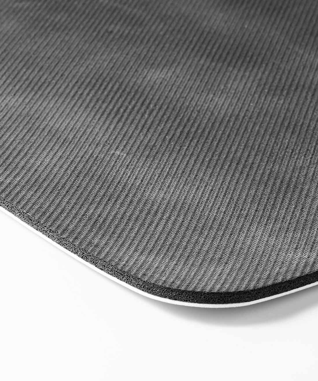 SeeMONO[シーモノ］|くるくる丸めてすっきり収納　溶岩石のソフトバスマット〈ＬＩＧＨＴ　ＧＲＡＹ〉|裏面は滑り止め仕様で安心。
