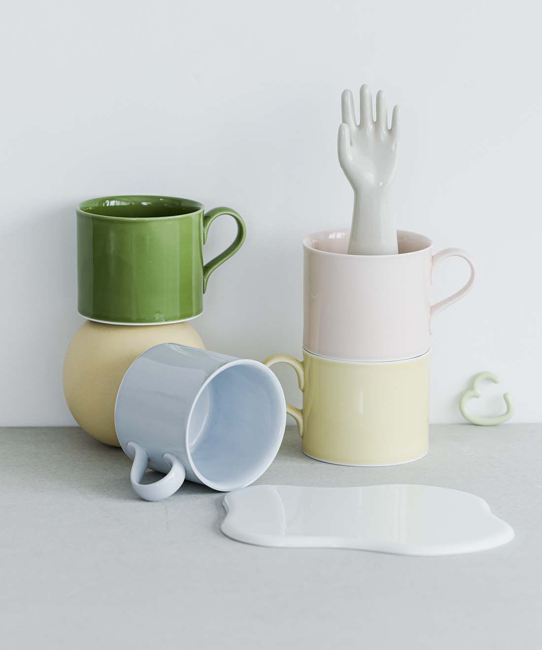SeeMONO|たっぷりサイズで暮らしの相棒に　有田焼のマグカップ〈ＧＲＡＹ〉|家族やパートナーと色違いでそろえたい。