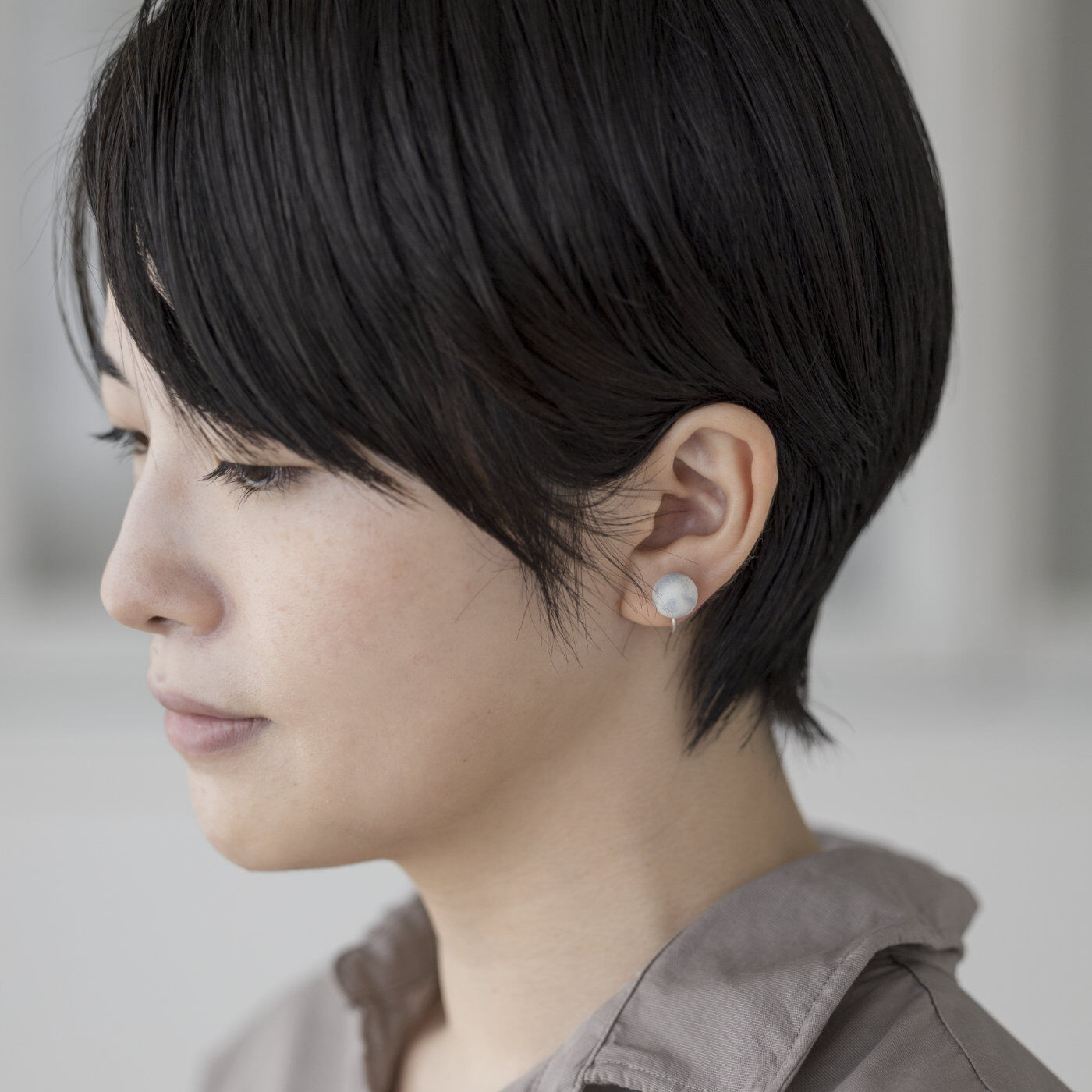 SeeMONO[シーモノ］|繊細な色合いと質感を楽しむ 日本銘石を使った大人のイヤアクセサリーの会|主張しすぎず、大人っぽいコーデとも相性◎