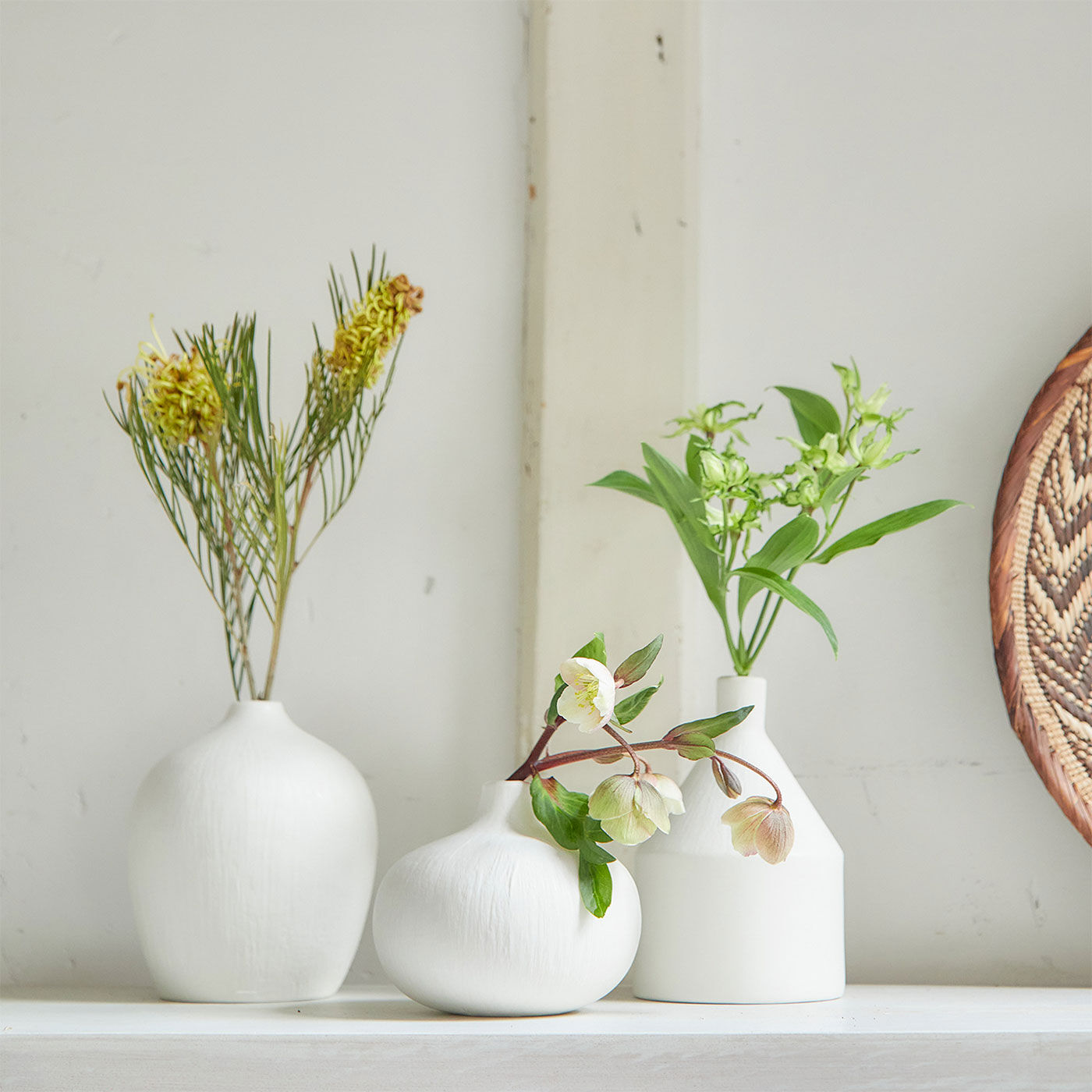 SeeMONO|置くだけでやわらかい印象に　季節の植物を飾りたい磁器製のフラワーベース〈えんとつ〉